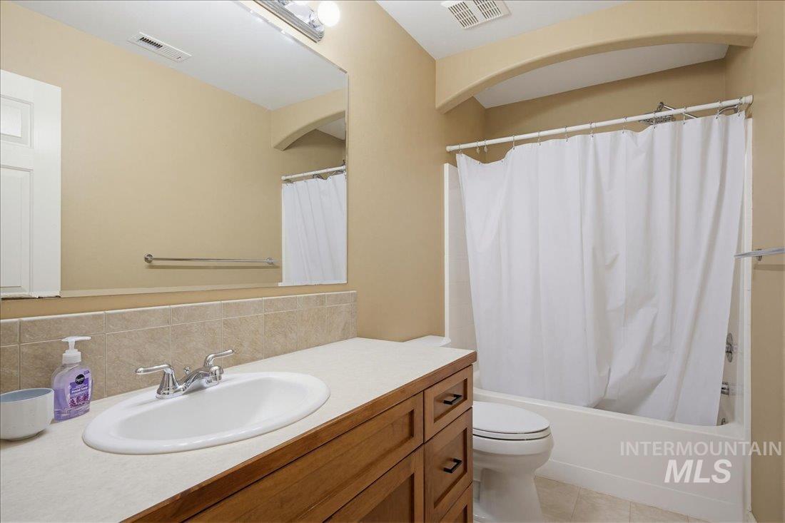 3053 E Calabria Dr, Meridian, Idaho 83642, 4 Bedrooms, 2.5 Bathrooms, Residential For Sale, Price $564,900,MLS 98989818