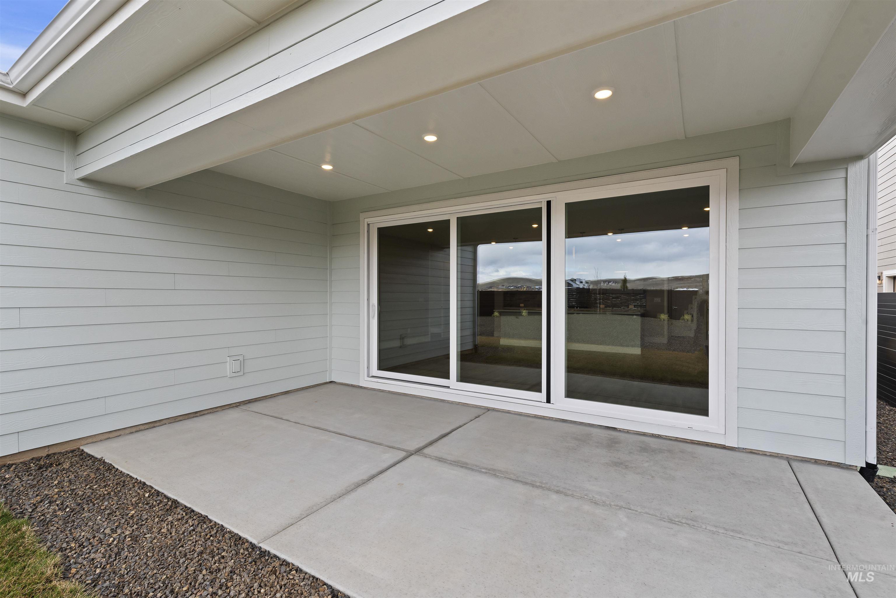 6124 N Arcinda Way, Eagle, Idaho 83616-1377, 3 Bedrooms, 2 Bathrooms, Residential For Sale, Price $664,590,MLS 98989819