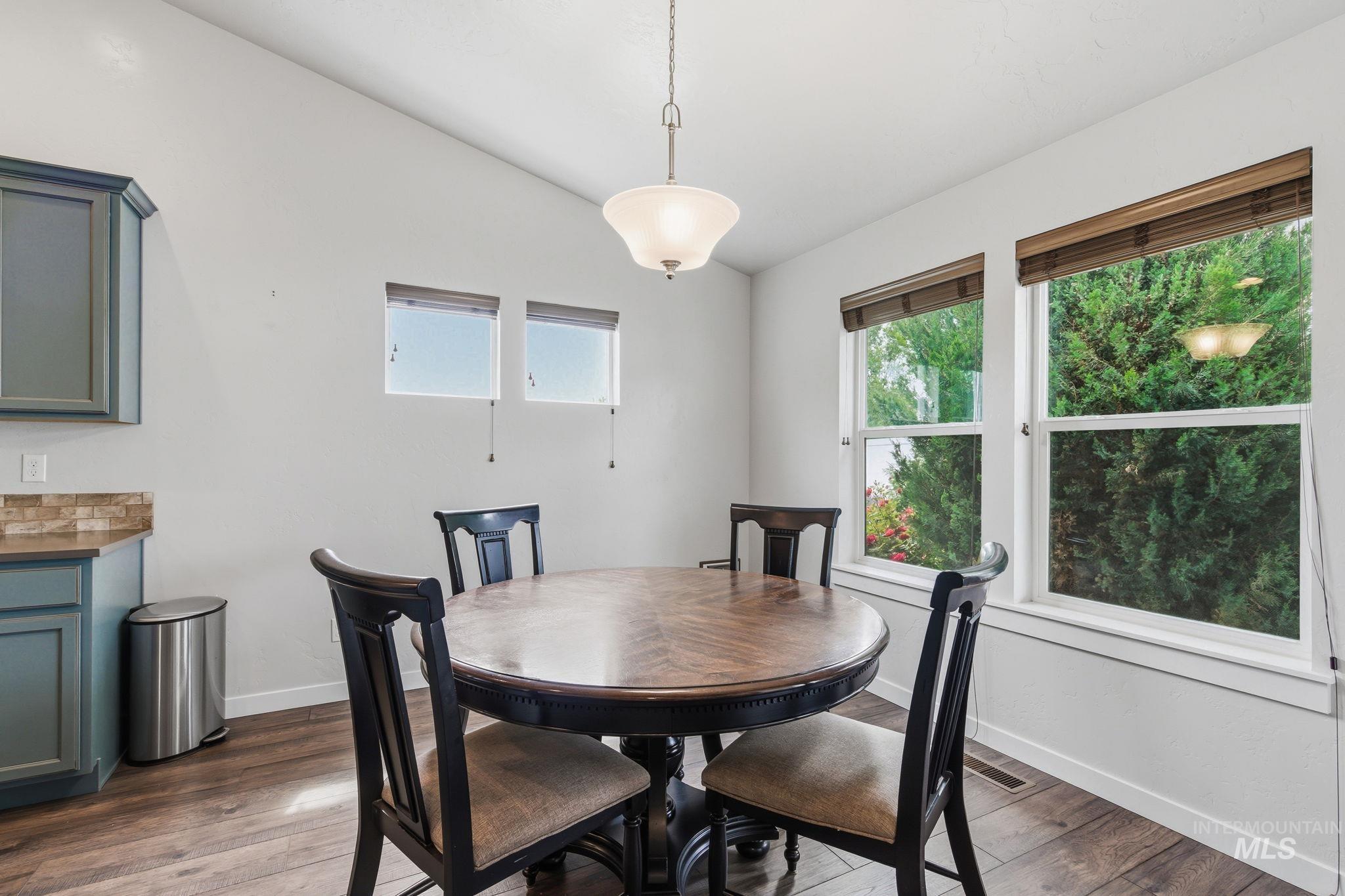 1875 W Deserthawk Dr., Kuna, Idaho 83634, 3 Bedrooms, 2 Bathrooms, Residential For Sale, Price $415,000,MLS 98989831