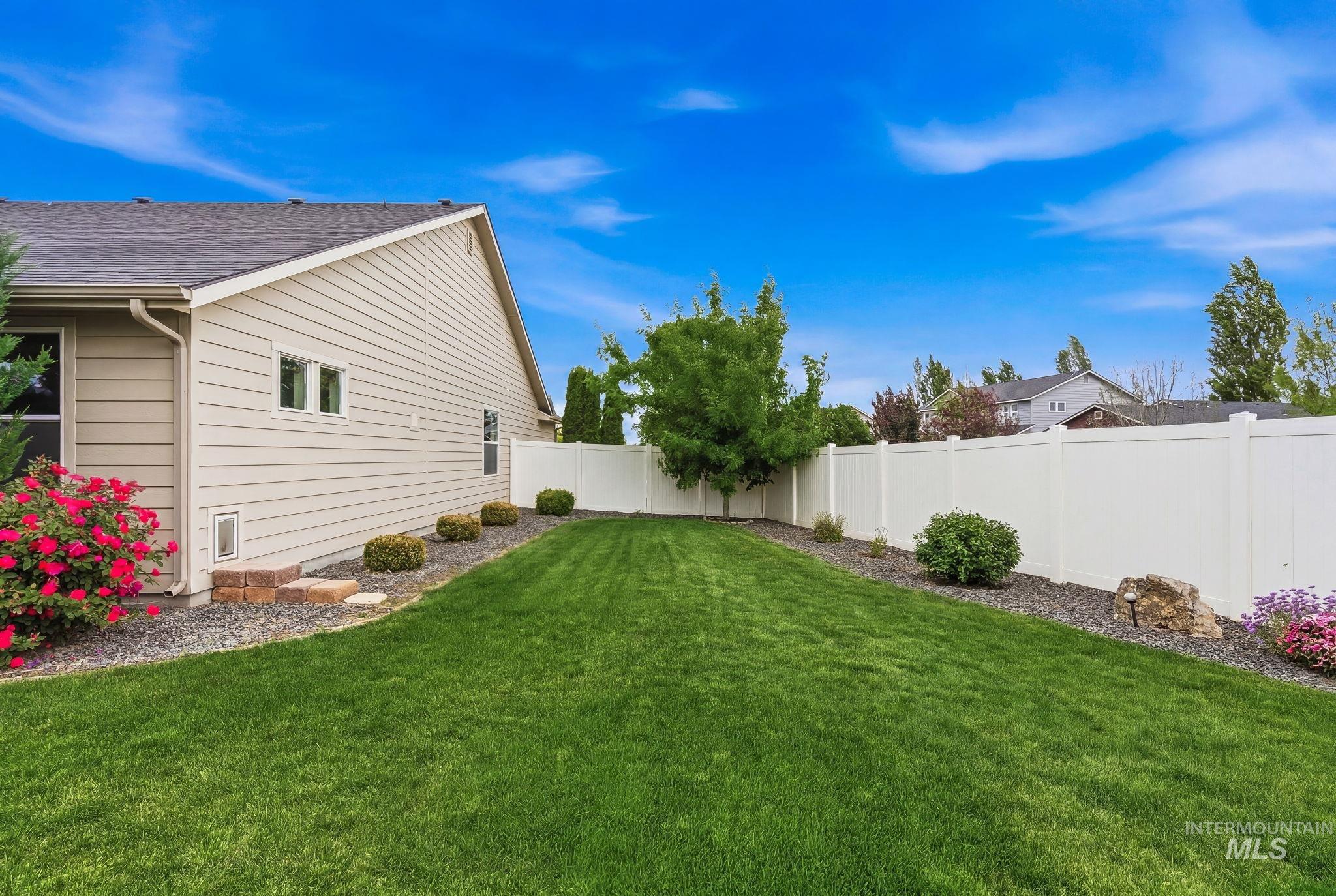 1875 W Deserthawk Dr., Kuna, Idaho 83634, 3 Bedrooms, 2 Bathrooms, Residential For Sale, Price $415,000,MLS 98989831