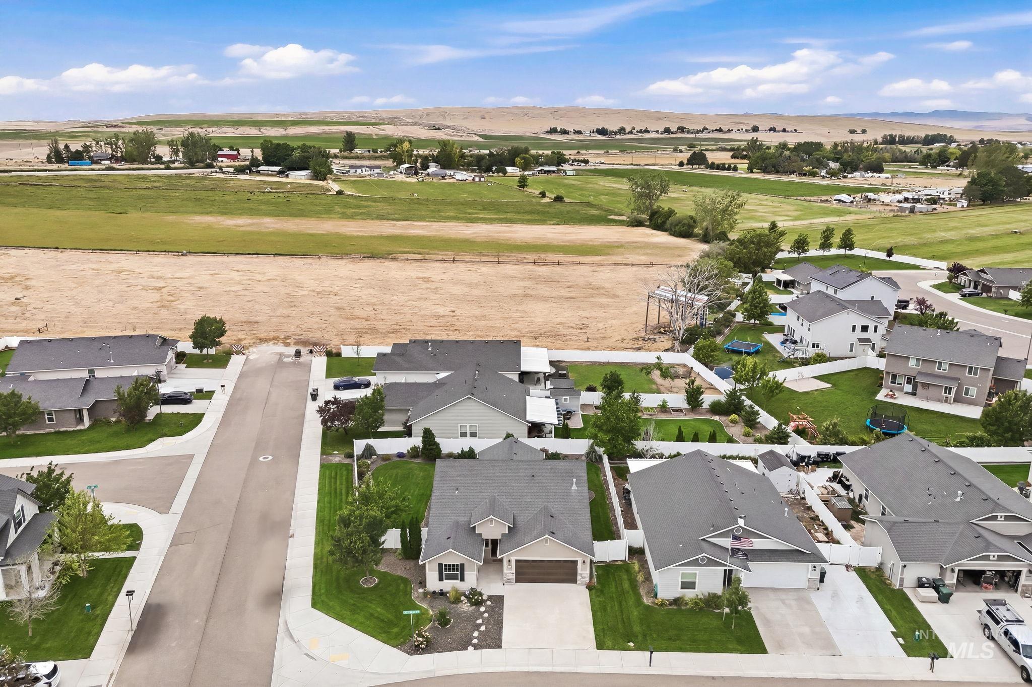 1875 W Deserthawk Dr., Kuna, Idaho 83634, 3 Bedrooms, 2 Bathrooms, Residential For Sale, Price $415,000,MLS 98989831