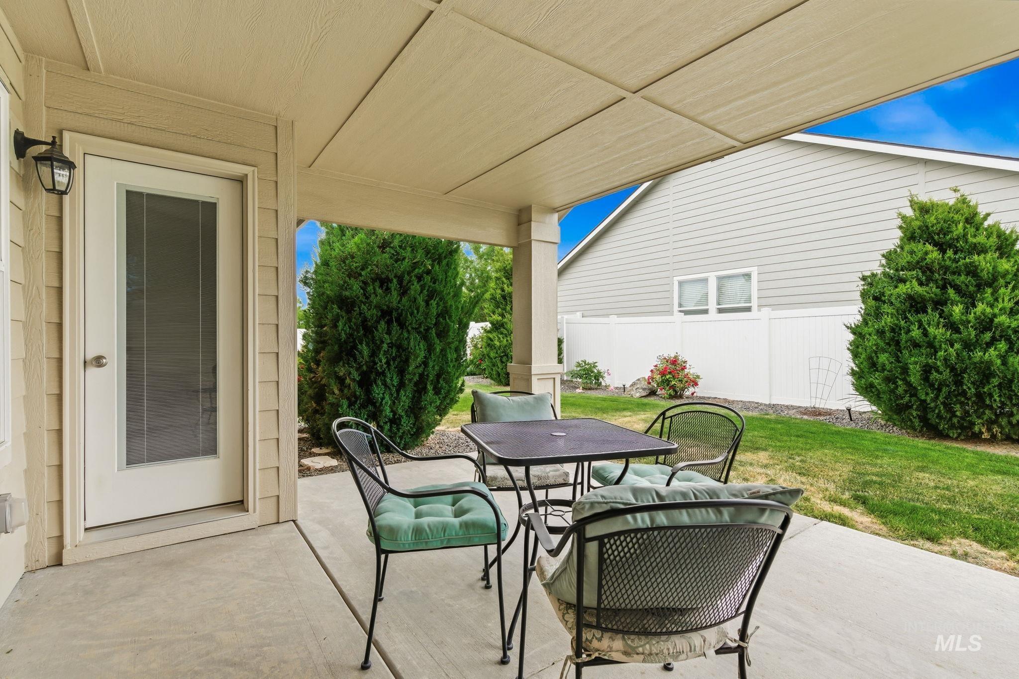 1875 W Deserthawk Dr., Kuna, Idaho 83634, 3 Bedrooms, 2 Bathrooms, Residential For Sale, Price $415,000,MLS 98989831