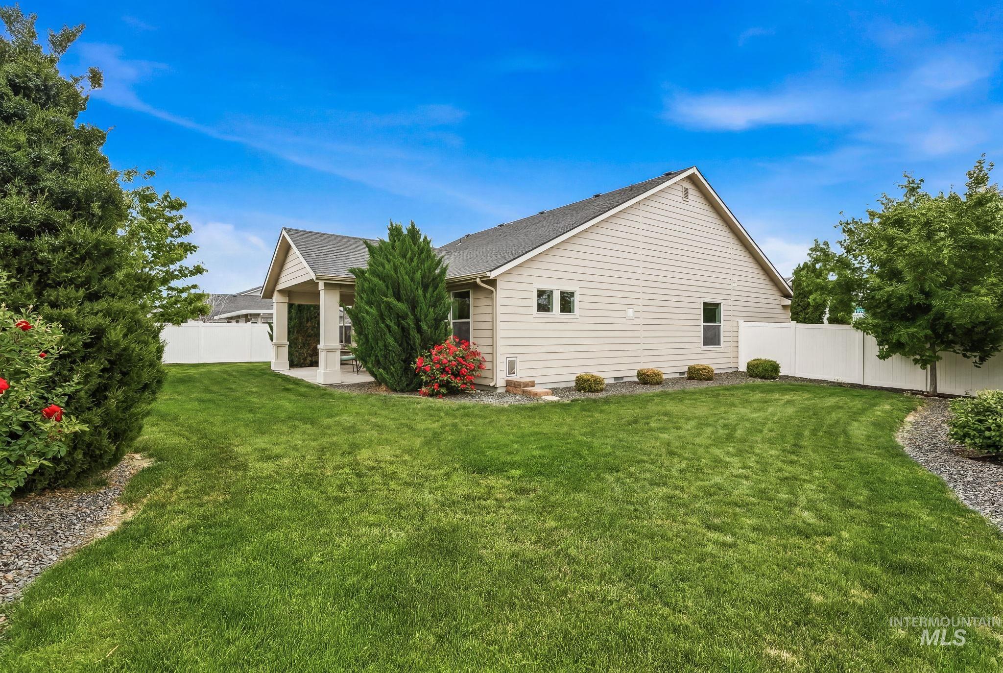 1875 W Deserthawk Dr., Kuna, Idaho 83634, 3 Bedrooms, 2 Bathrooms, Residential For Sale, Price $415,000,MLS 98989831