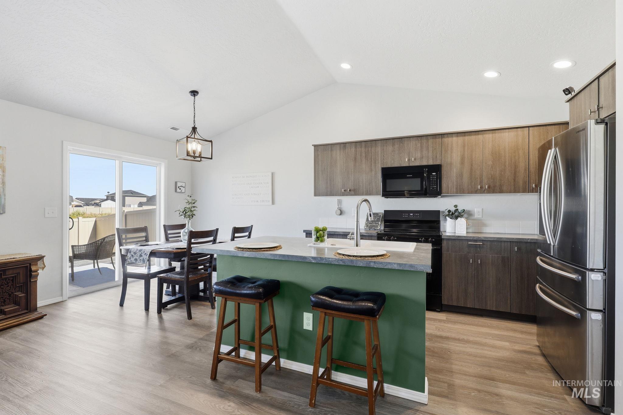 16780 Breton Way, Caldwell, Idaho 83607, 3 Bedrooms, 2 Bathrooms, Residential For Sale, Price $385,000,MLS 98989836