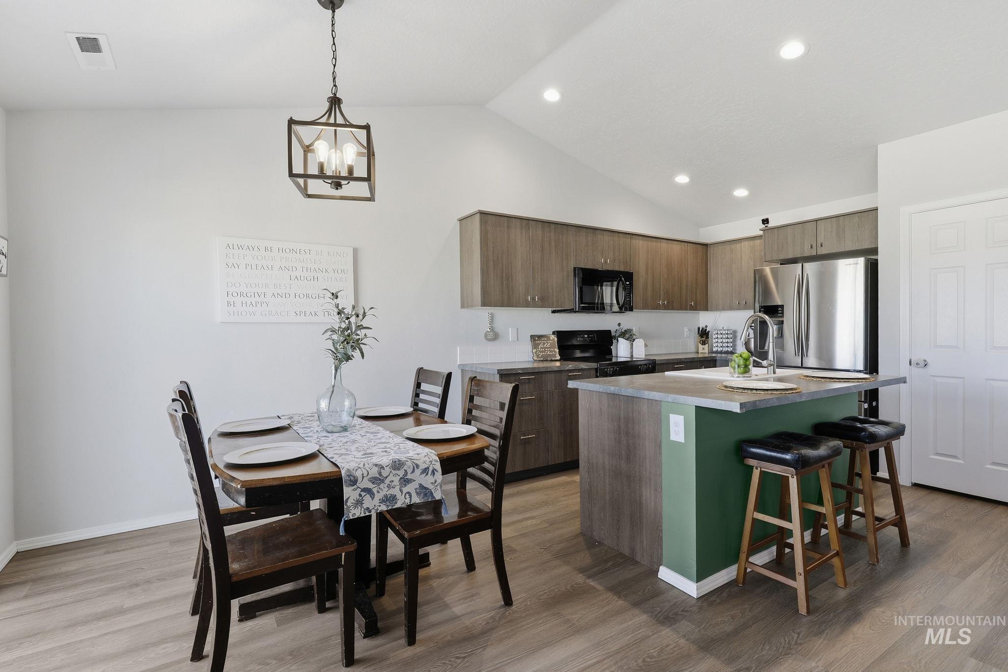16780 Breton Way, Caldwell, Idaho 83607, 3 Bedrooms, 2 Bathrooms, Residential For Sale, Price $385,000,MLS 98989836