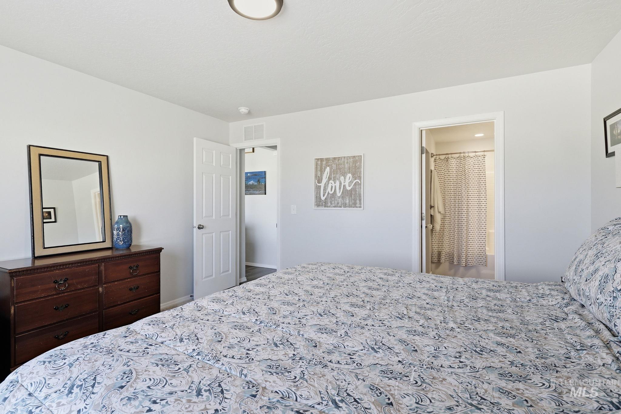 16780 Breton Way, Caldwell, Idaho 83607, 3 Bedrooms, 2 Bathrooms, Residential For Sale, Price $385,000,MLS 98989836