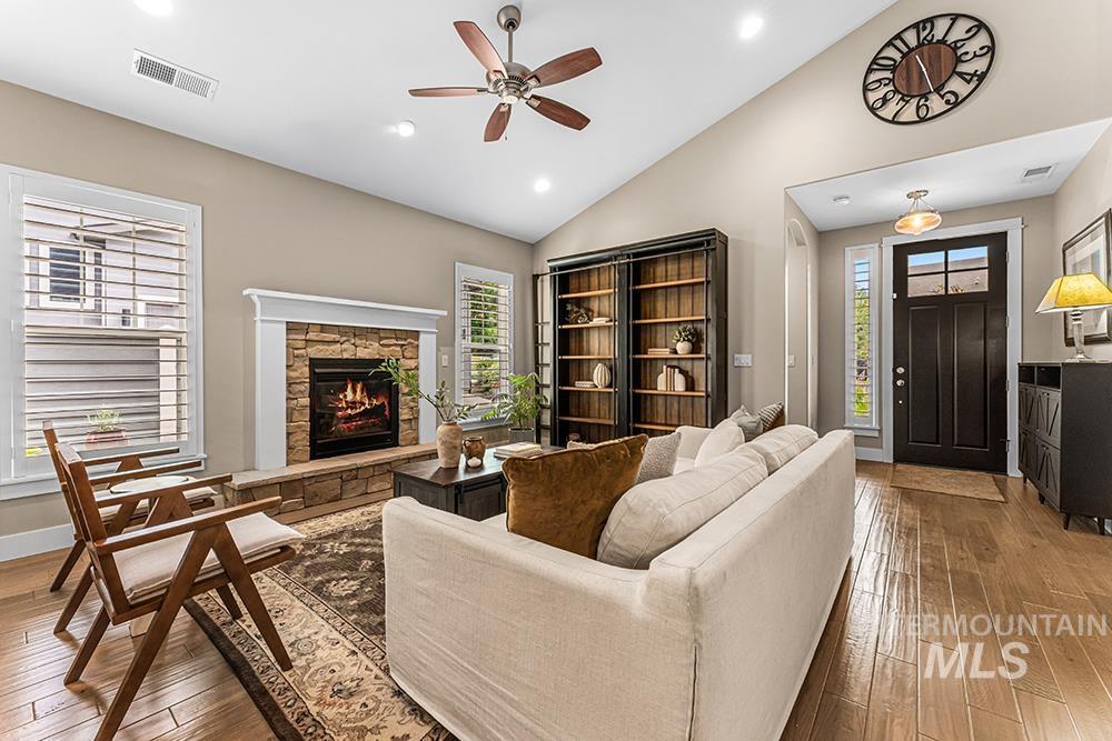 2915 S Old Hickory Way, Boise, Idaho 83716, 4 Bedrooms, 3.5 Bathrooms, Residential For Sale, Price $869,000,MLS 98989840