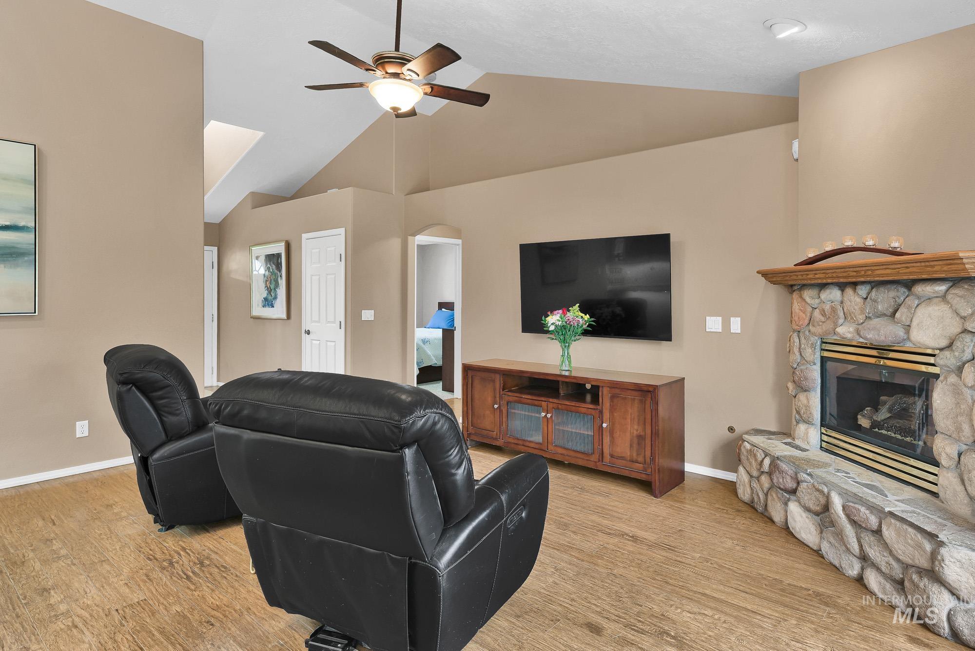 23193 Forest Hills Loop, Caldwell, Idaho 83607, 4 Bedrooms, 2 Bathrooms, Residential For Sale, Price $475,000,MLS 98989844