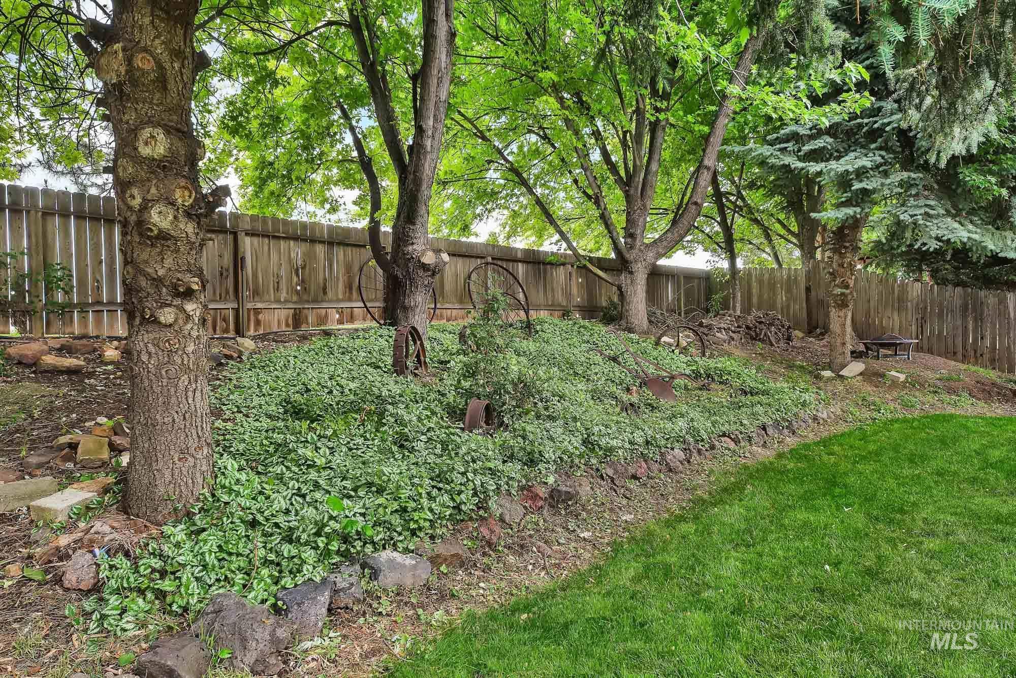 23193 Forest Hills Loop, Caldwell, Idaho 83607, 4 Bedrooms, 2 Bathrooms, Residential For Sale, Price $475,000,MLS 98989844