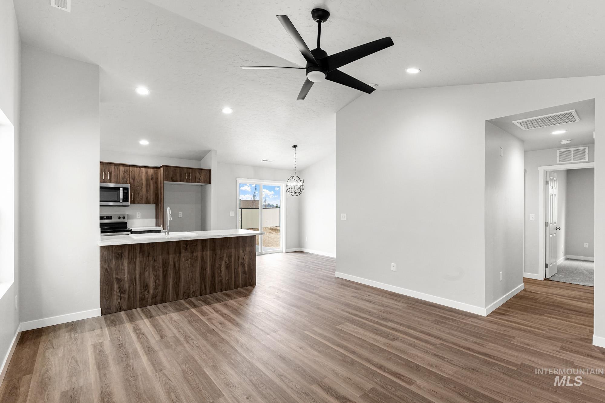 215 W 17th Ave, Jerome, Idaho 83338, 3 Bedrooms, 2 Bathrooms, Residential For Sale, Price $339,990,MLS 98989850
