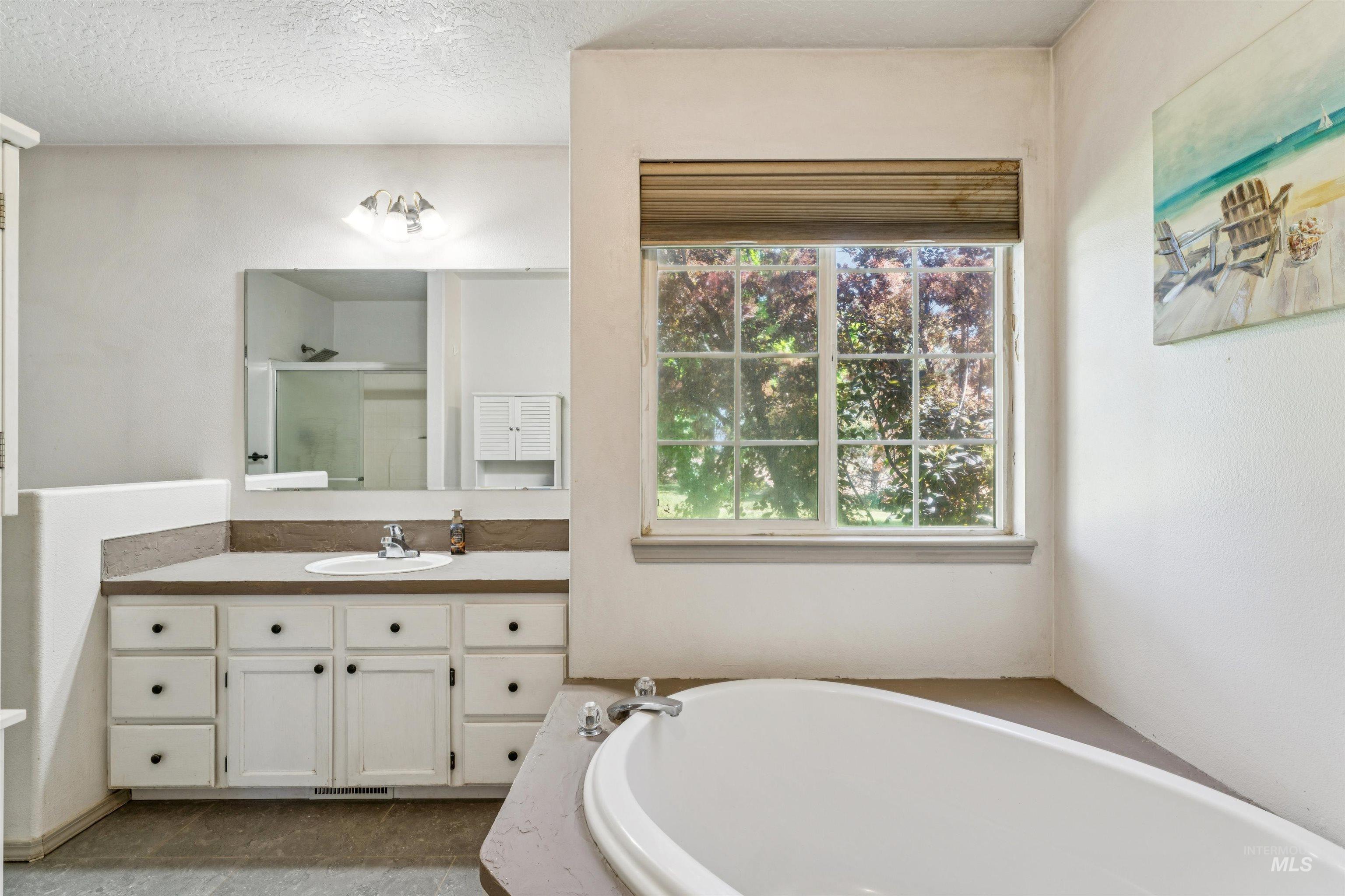 1925 Glenway, Fruitland, Idaho 83619, 4 Bedrooms, 3 Bathrooms, Residential For Sale, Price $770,000, 98989851
