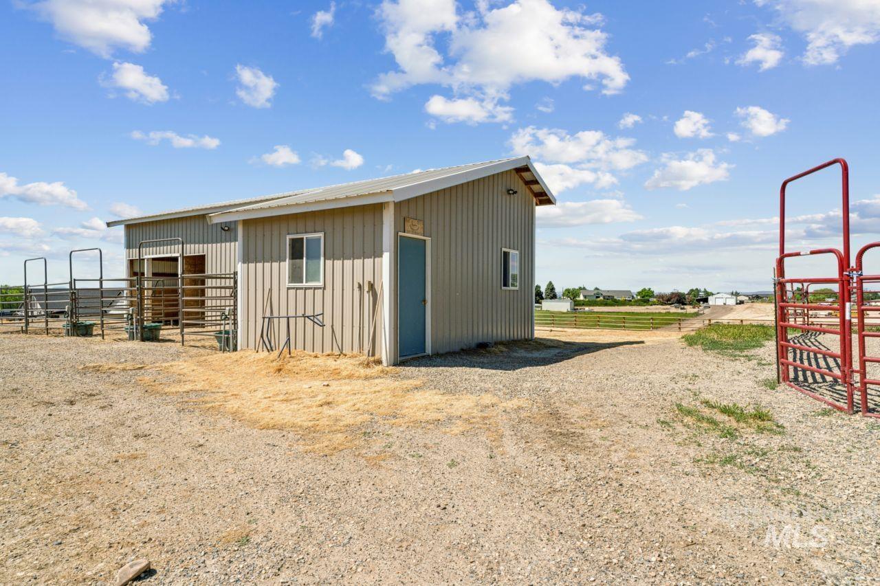 1925 Glenway, Fruitland, Idaho 83619, 4 Bedrooms, 3 Bathrooms, Residential For Sale, Price $770,000, 98989851