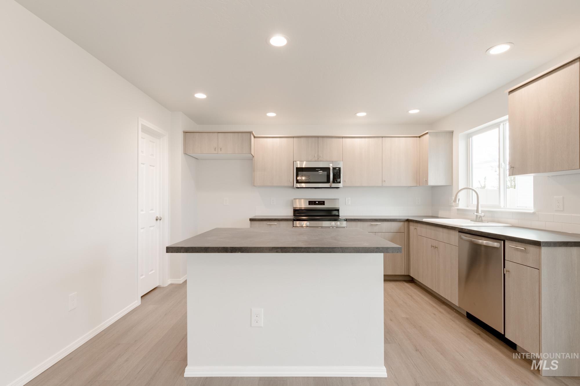 219 W 17th Ave, Jerome, Idaho 83338, 4 Bedrooms, 2.5 Bathrooms, Residential For Sale, Price $414,990,MLS 98989855