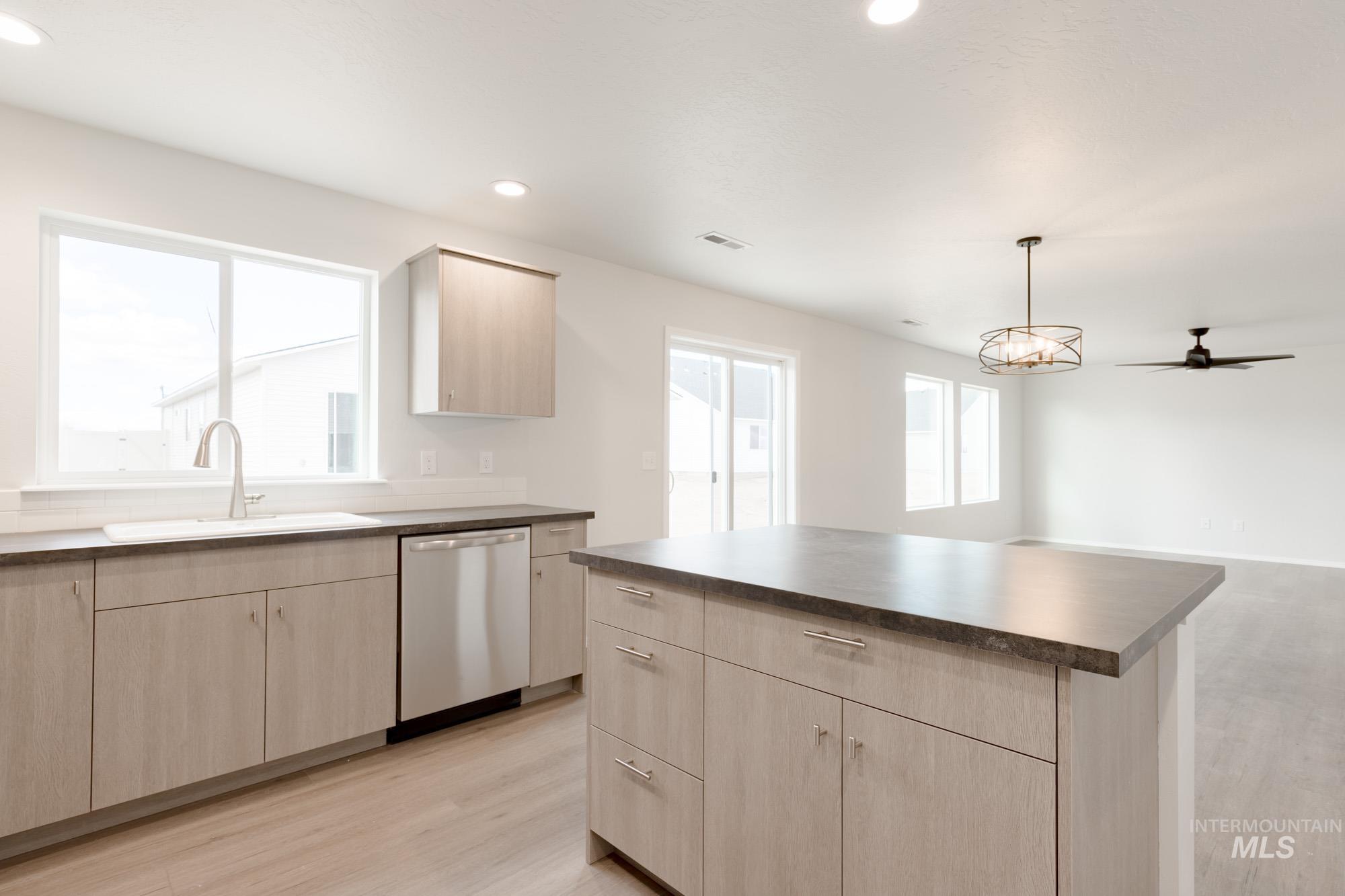 219 W 17th Ave, Jerome, Idaho 83338, 4 Bedrooms, 2.5 Bathrooms, Residential For Sale, Price $414,990,MLS 98989855