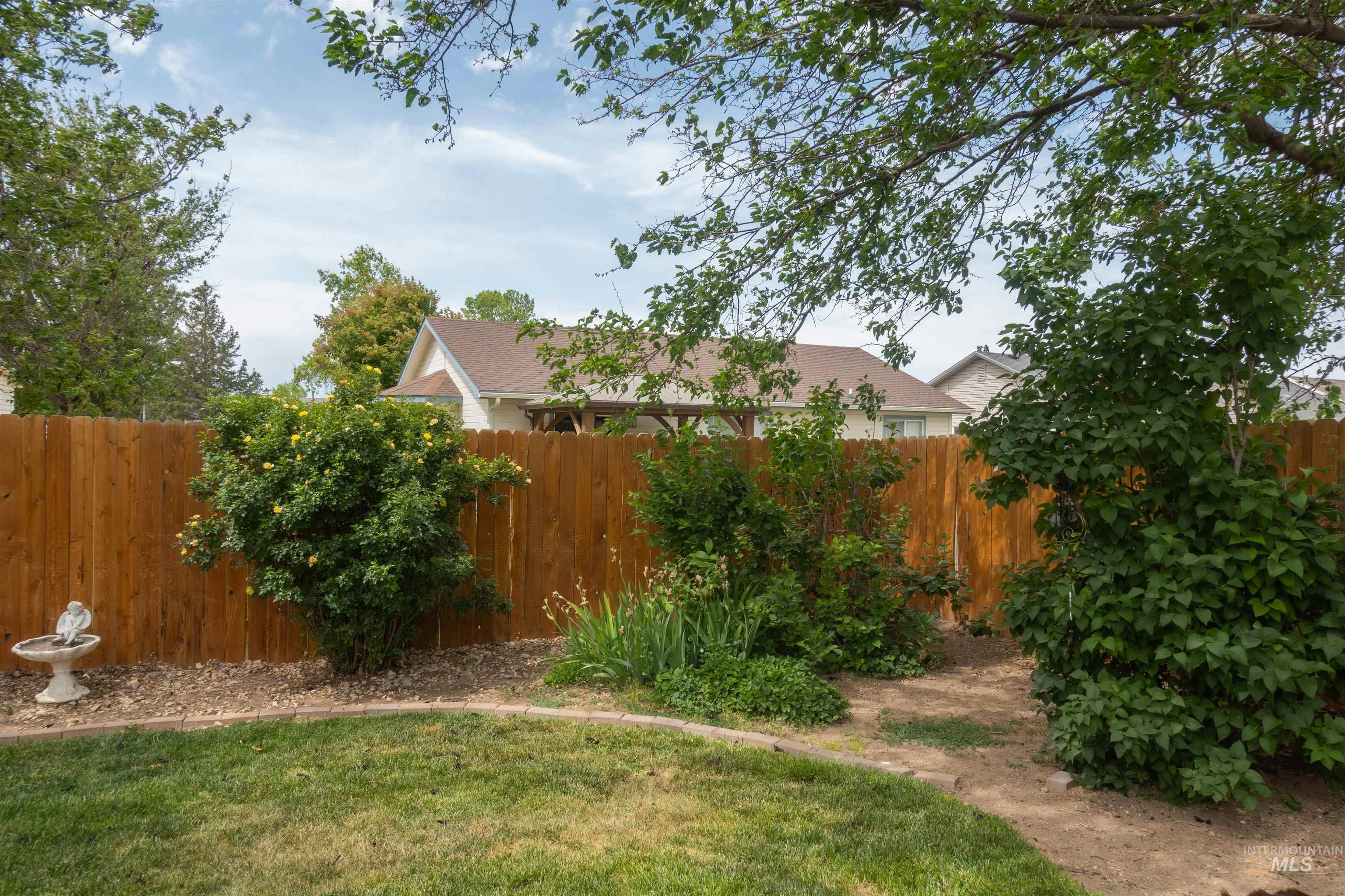 609 Stony Meadow Dr, Nampa, Idaho 83686, 3 Bedrooms, 2 Bathrooms, Residential For Sale, Price $335,000,MLS 98989856