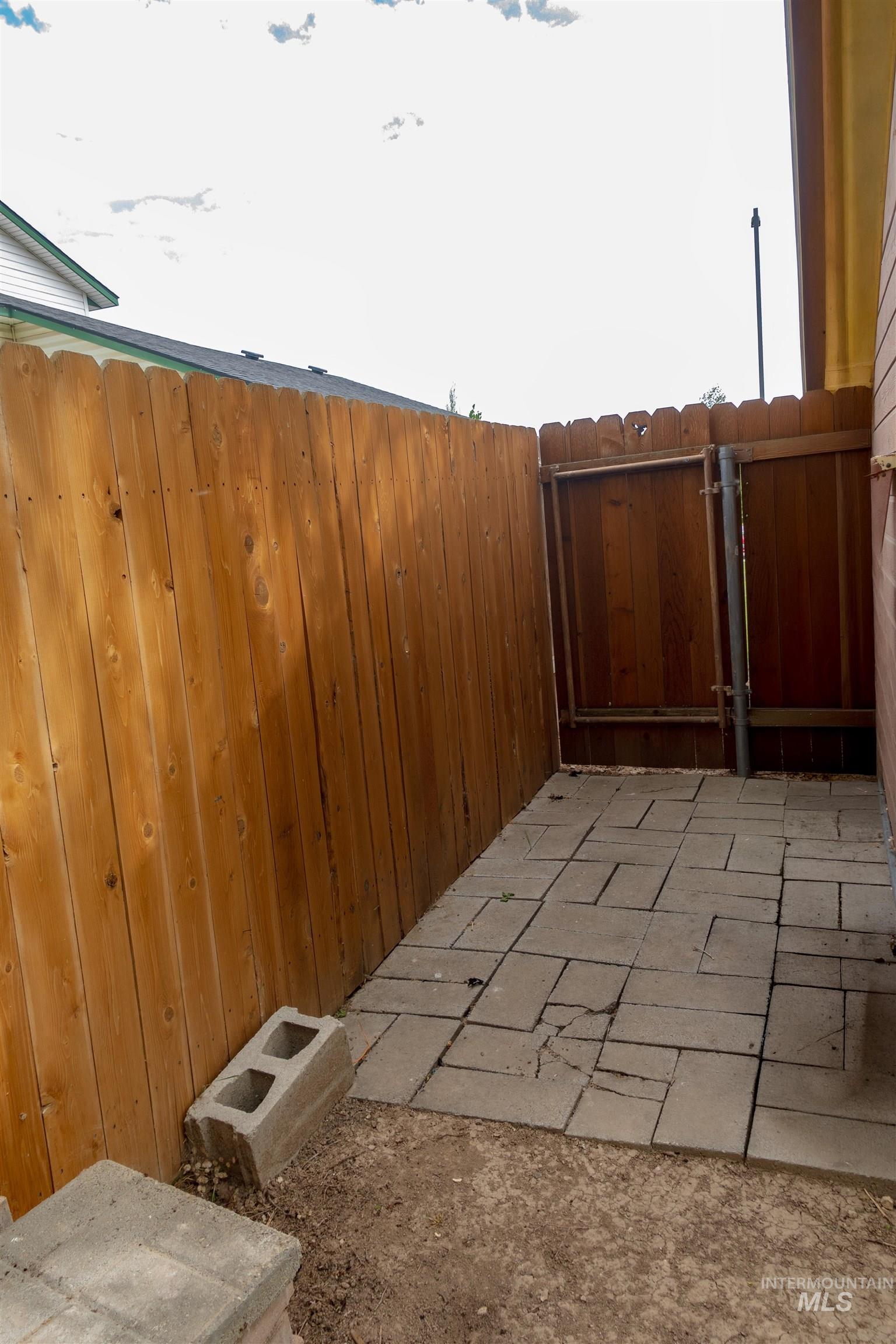 609 Stony Meadow Dr, Nampa, Idaho 83686, 3 Bedrooms, 2 Bathrooms, Residential For Sale, Price $335,000,MLS 98989856
