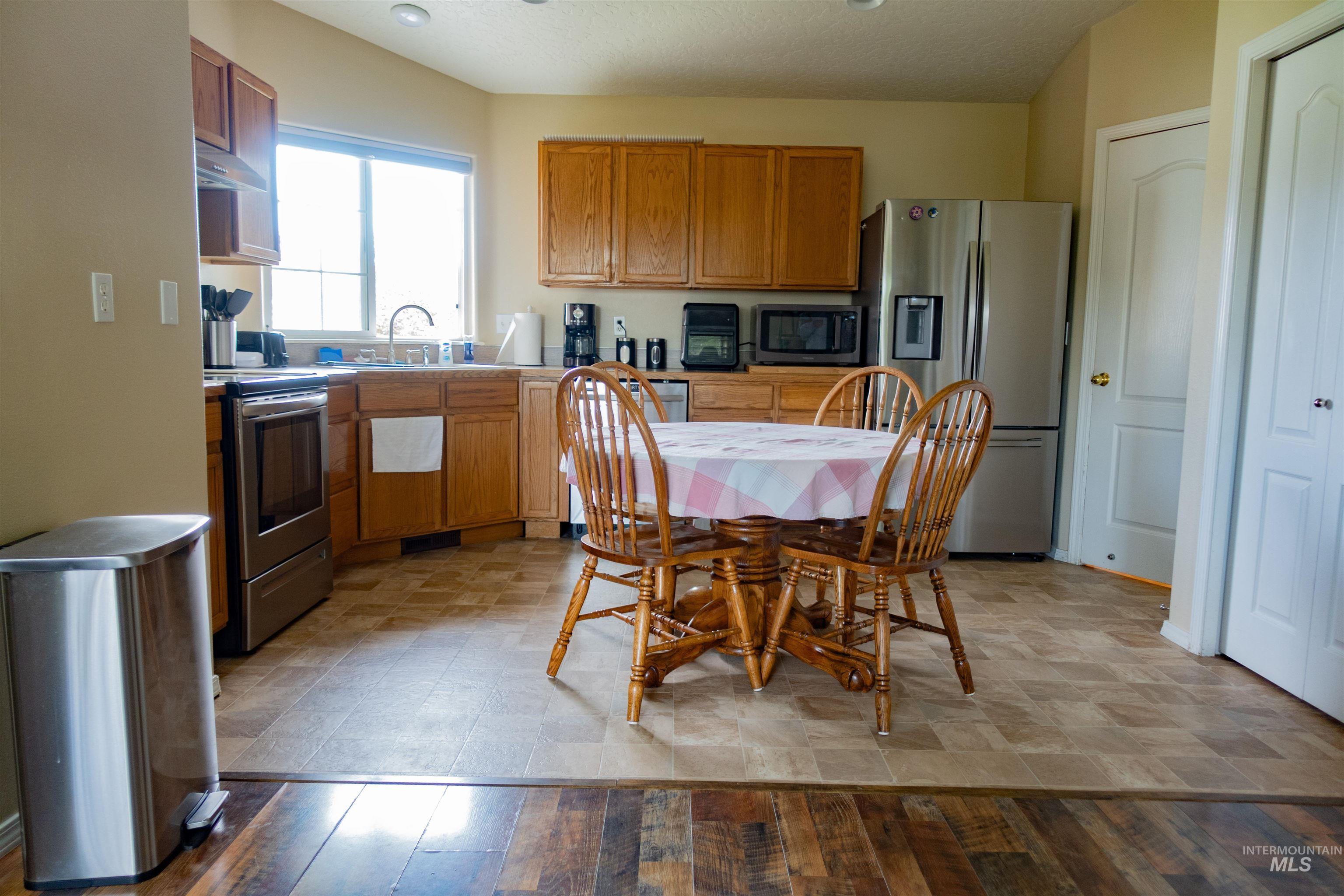 609 Stony Meadow Dr, Nampa, Idaho 83686, 3 Bedrooms, 2 Bathrooms, Residential For Sale, Price $335,000,MLS 98989856
