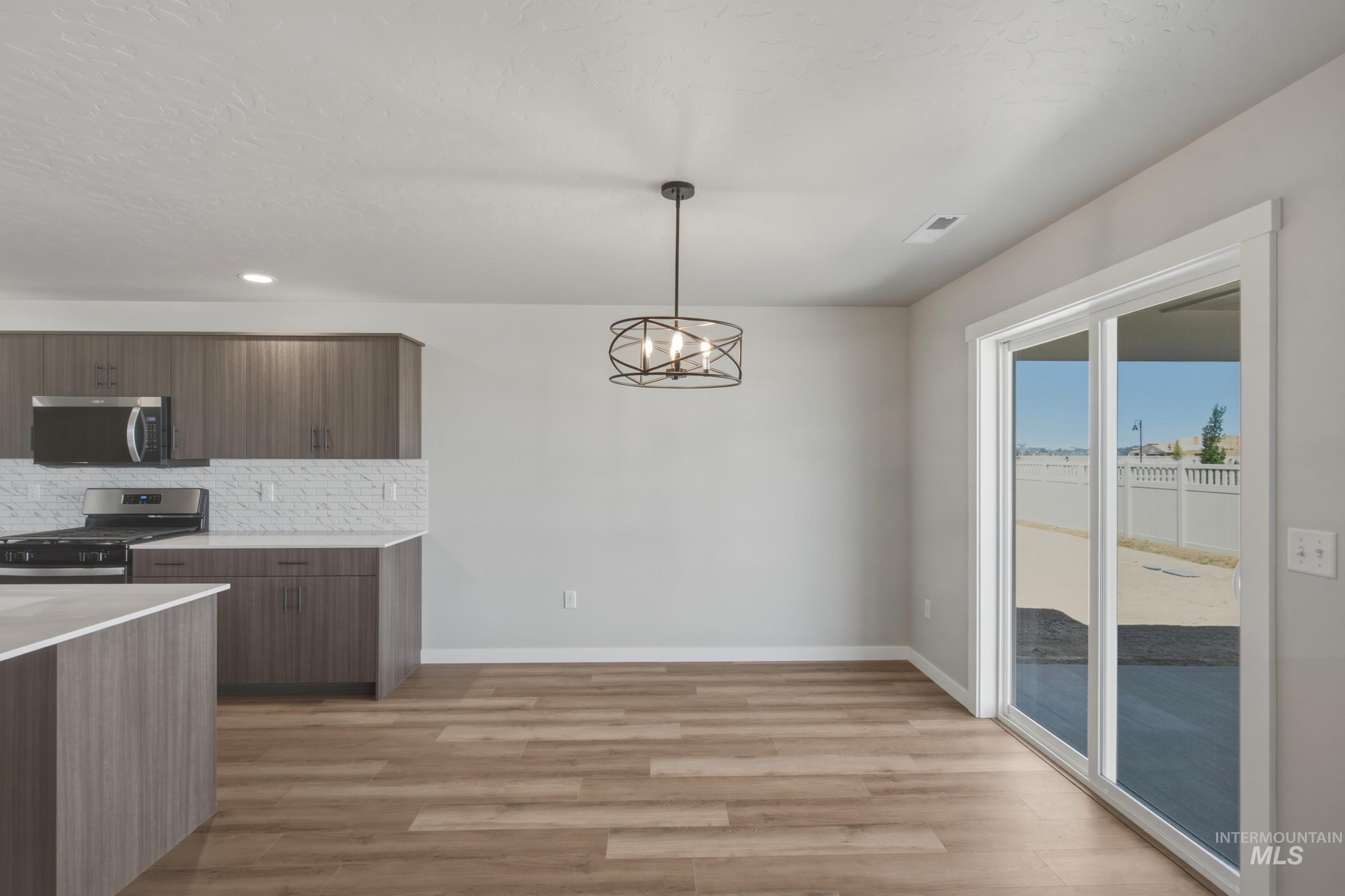 7300 W Trumbull Ct, Eagle, Idaho 83616, 4 Bedrooms, 2.5 Bathrooms, Residential For Sale, Price $549,990,MLS 98989857