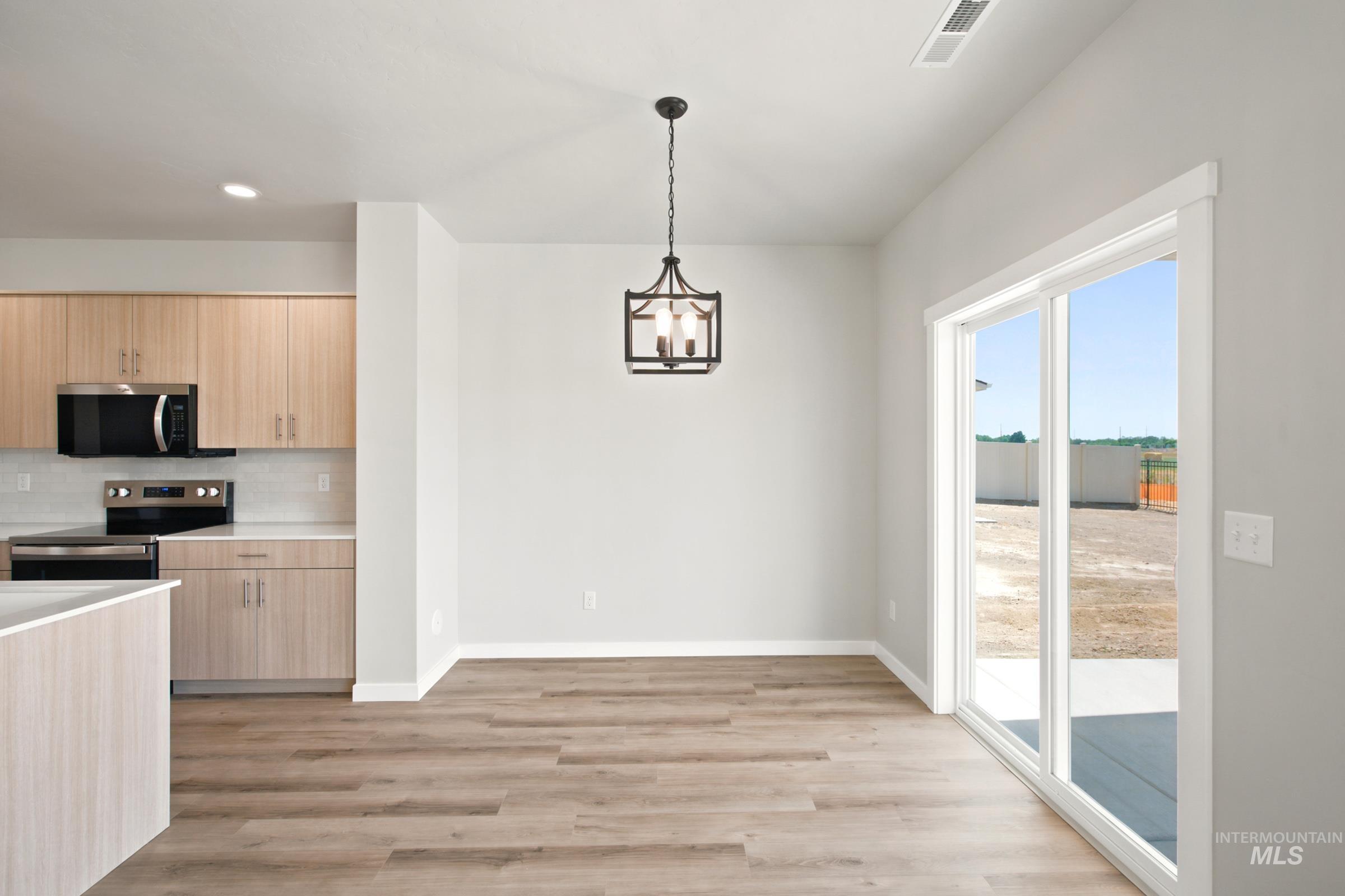 7459 W Trumbull Ct, Eagle, Idaho 83616, 3 Bedrooms, 2.5 Bathrooms, Residential For Sale, Price $519,990,MLS 98989859