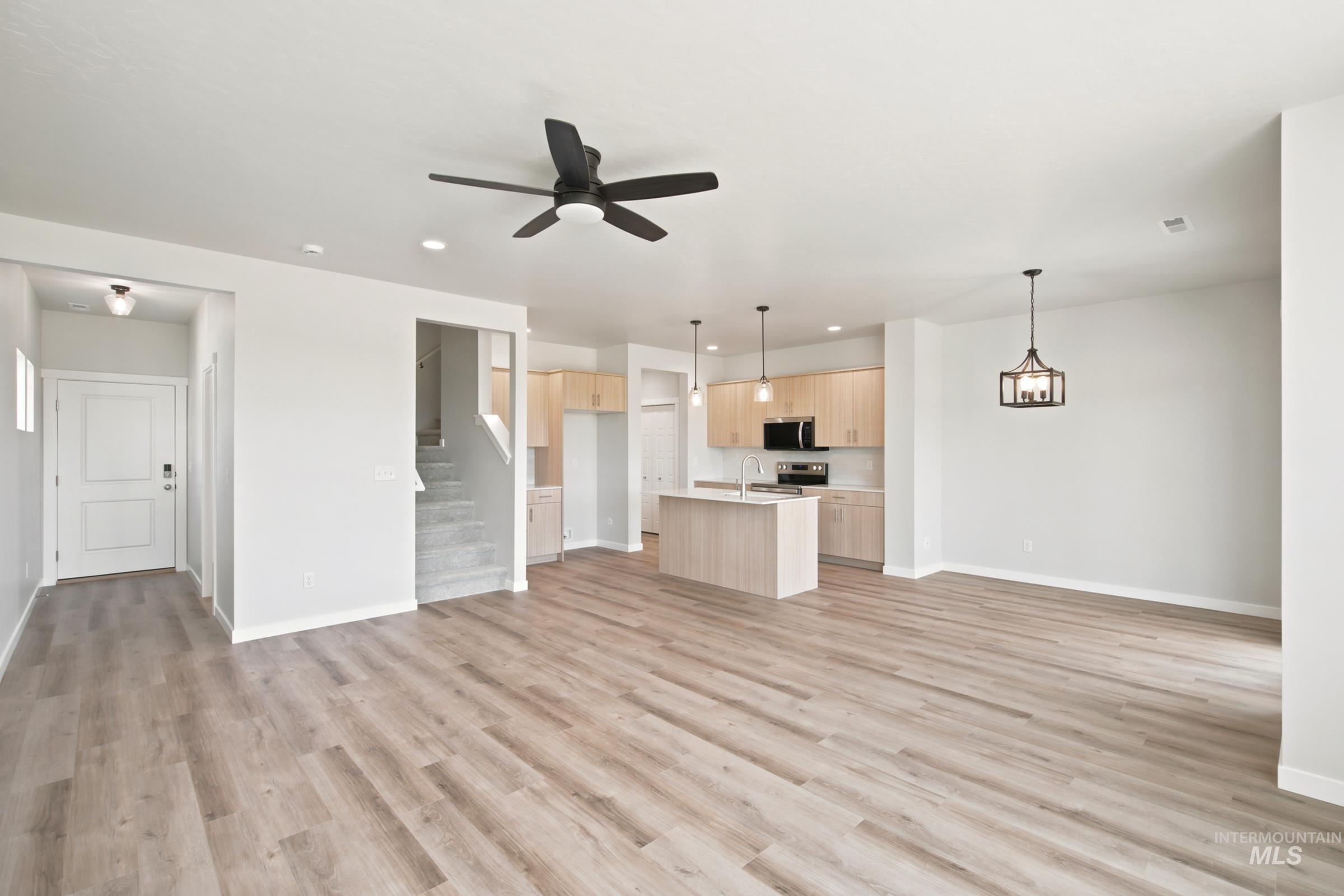 7459 W Trumbull Ct, Eagle, Idaho 83616, 3 Bedrooms, 2.5 Bathrooms, Residential For Sale, Price $519,990,MLS 98989859