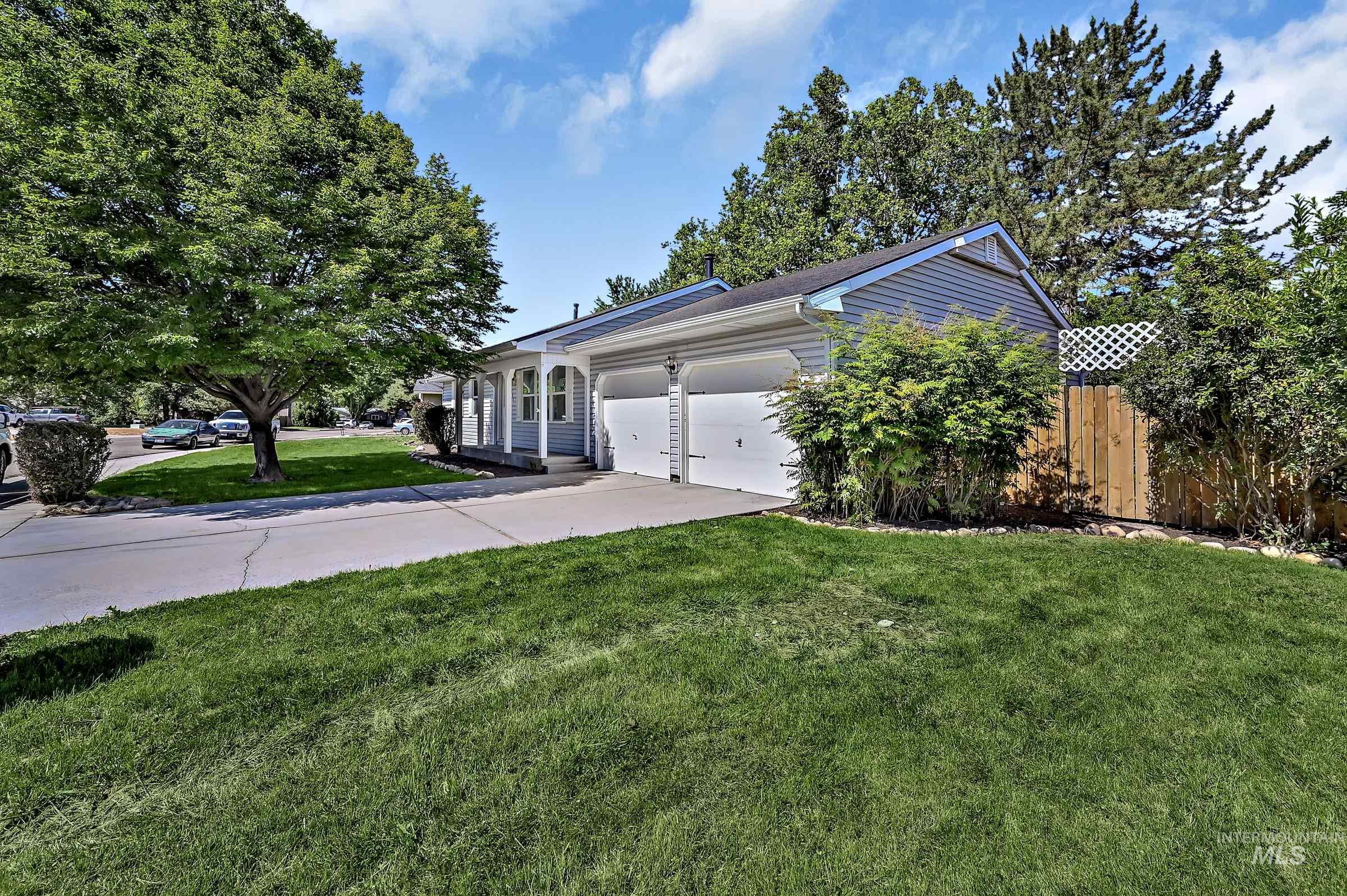 2153 N Leann Way, Meridian, Idaho 83646-1227, 3 Bedrooms, 2 Bathrooms, Residential For Sale, Price $410,000,MLS 98989862