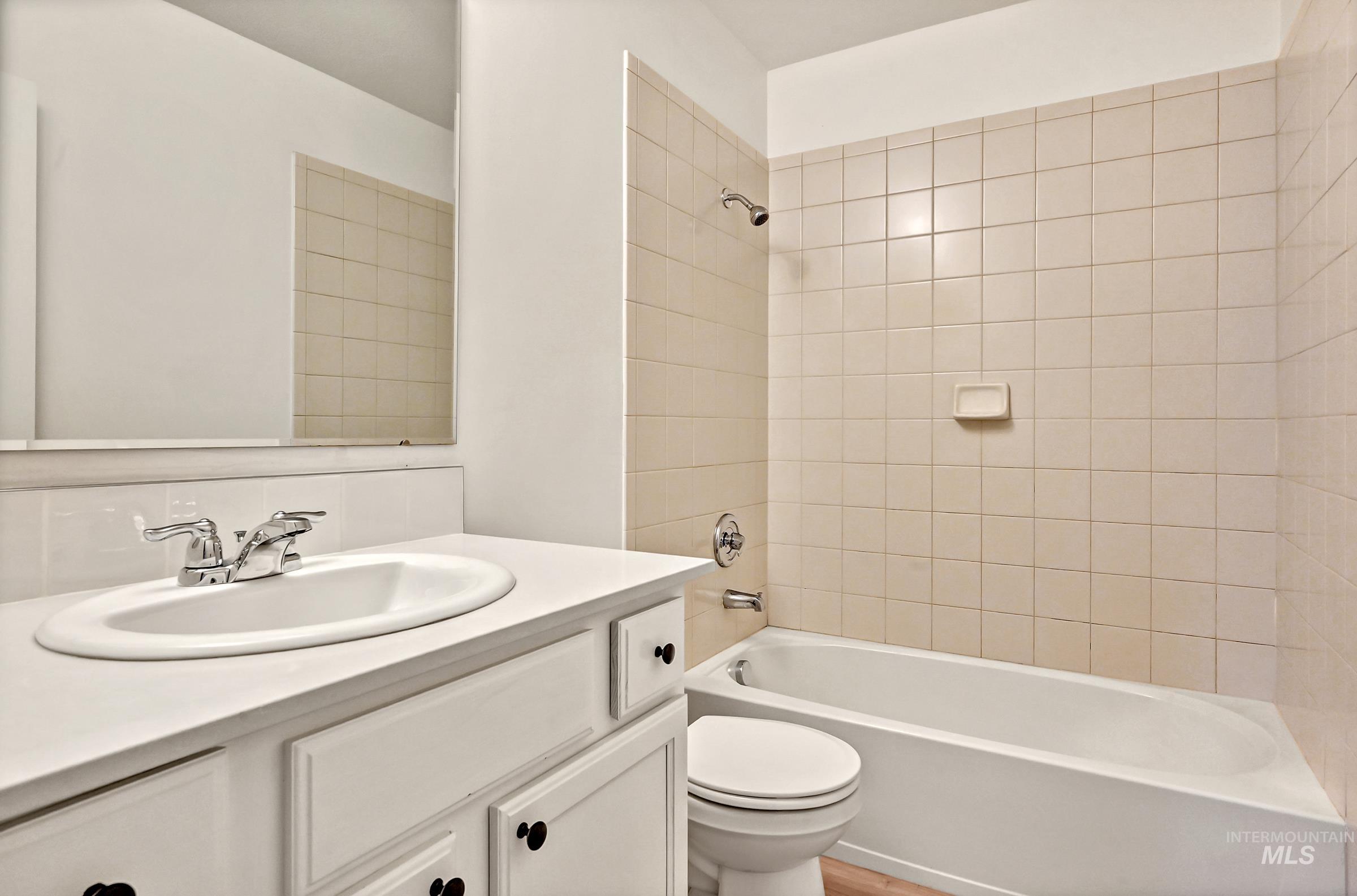 2153 N Leann Way, Meridian, Idaho 83646-1227, 3 Bedrooms, 2 Bathrooms, Residential For Sale, Price $410,000,MLS 98989862