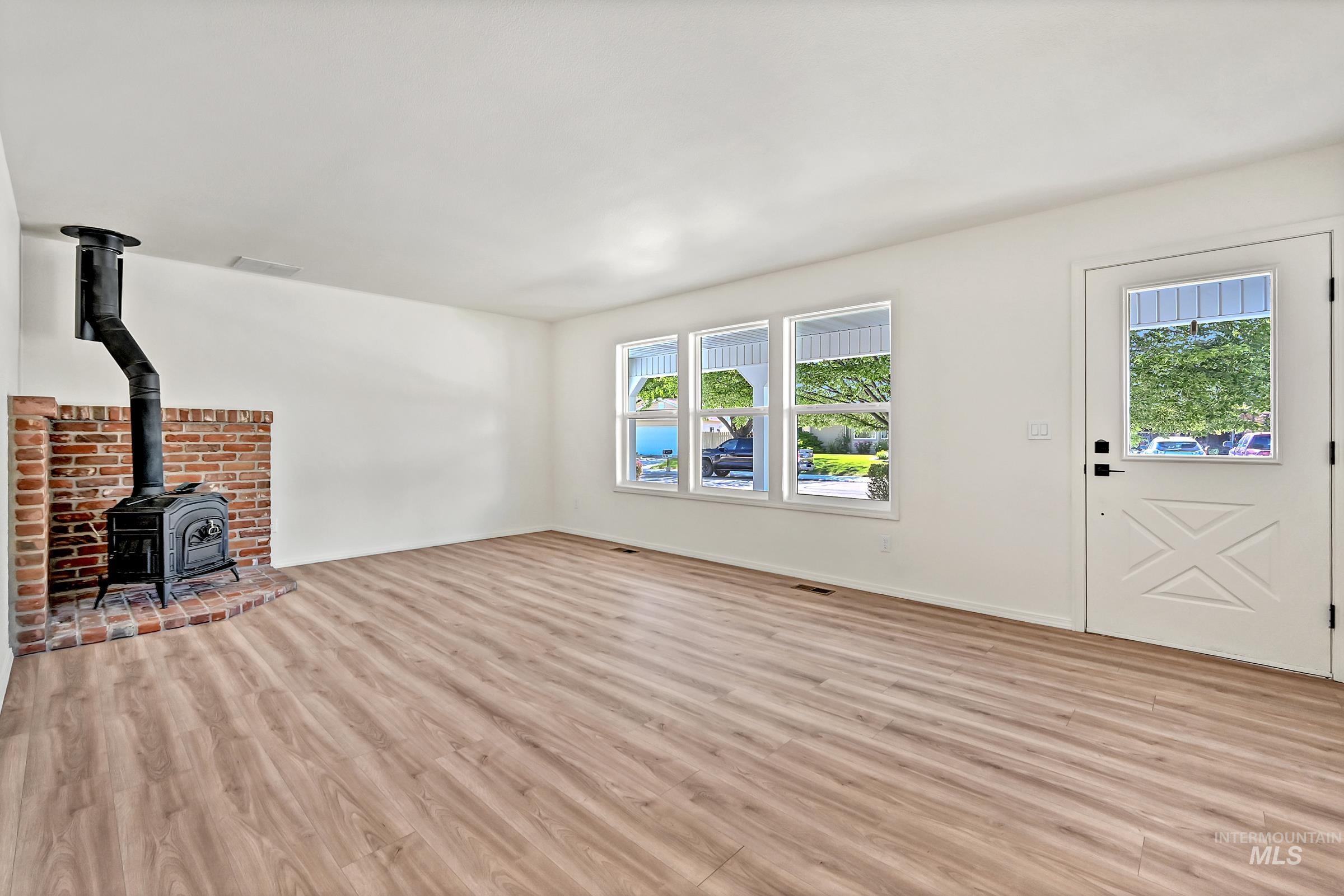 2153 N Leann Way, Meridian, Idaho 83646-1227, 3 Bedrooms, 2 Bathrooms, Residential For Sale, Price $410,000,MLS 98989862