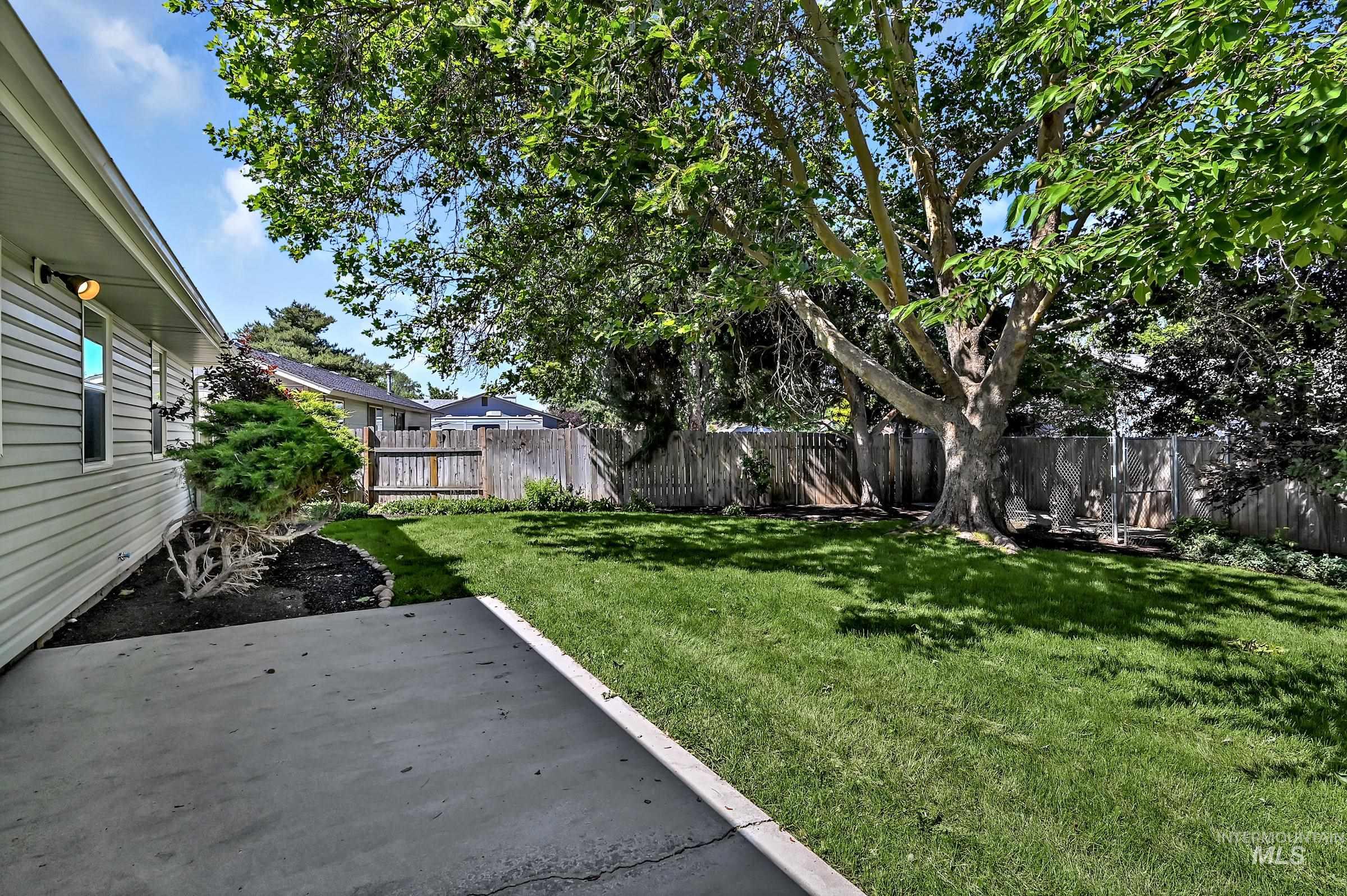 2153 N Leann Way, Meridian, Idaho 83646-1227, 3 Bedrooms, 2 Bathrooms, Residential For Sale, Price $410,000,MLS 98989862