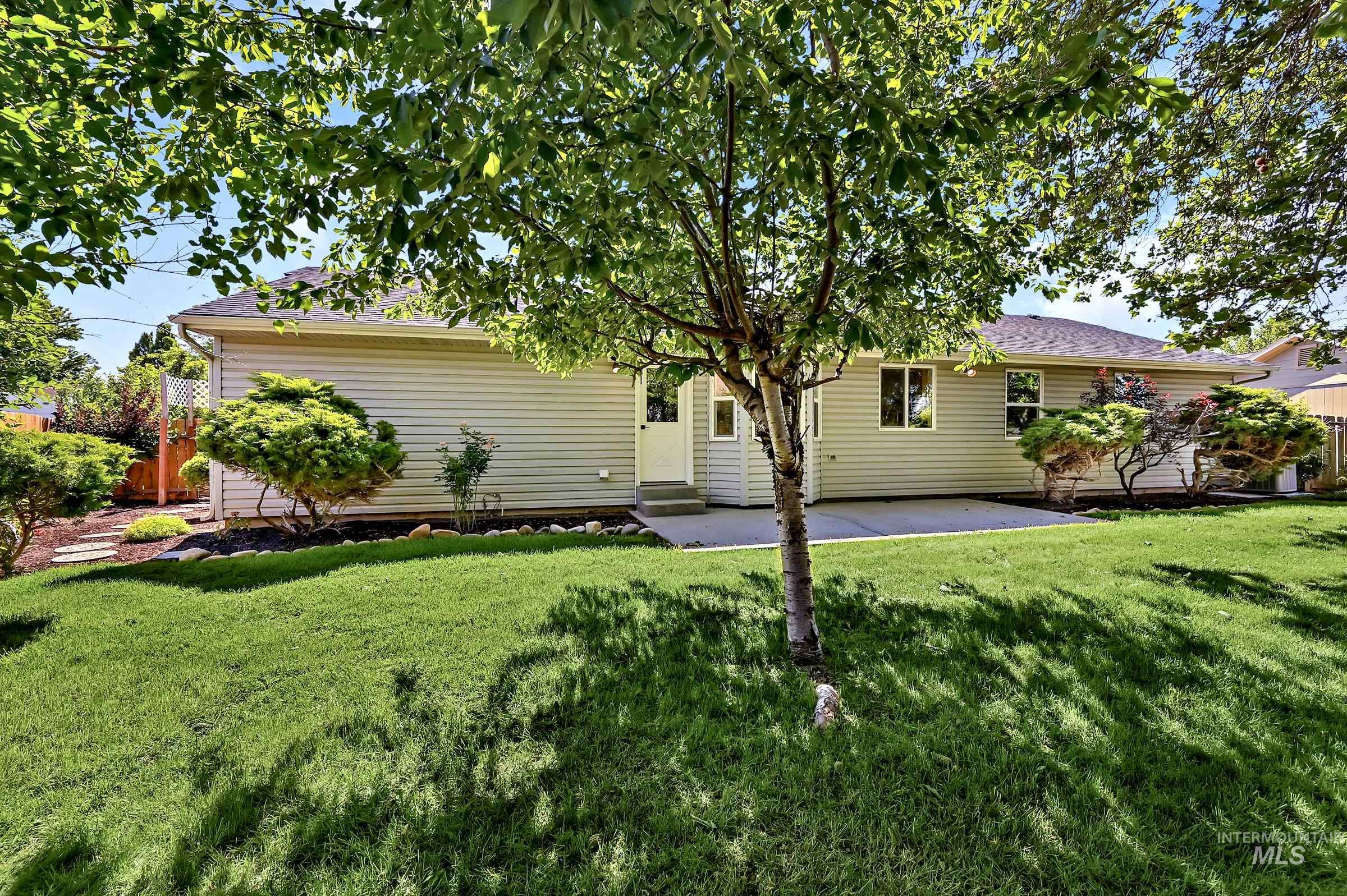 2153 N Leann Way, Meridian, Idaho 83646-1227, 3 Bedrooms, 2 Bathrooms, Residential For Sale, Price $410,000,MLS 98989862