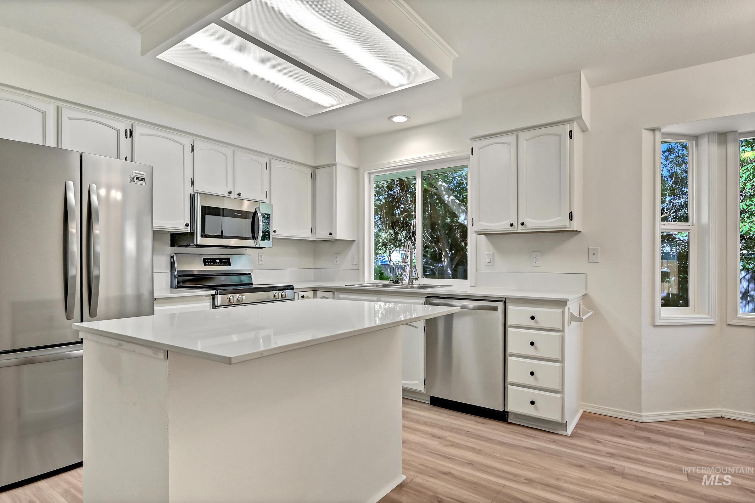 2153 N Leann Way, Meridian, Idaho 83646-1227, 3 Bedrooms, 2 Bathrooms, Residential For Sale, Price $410,000,MLS 98989862