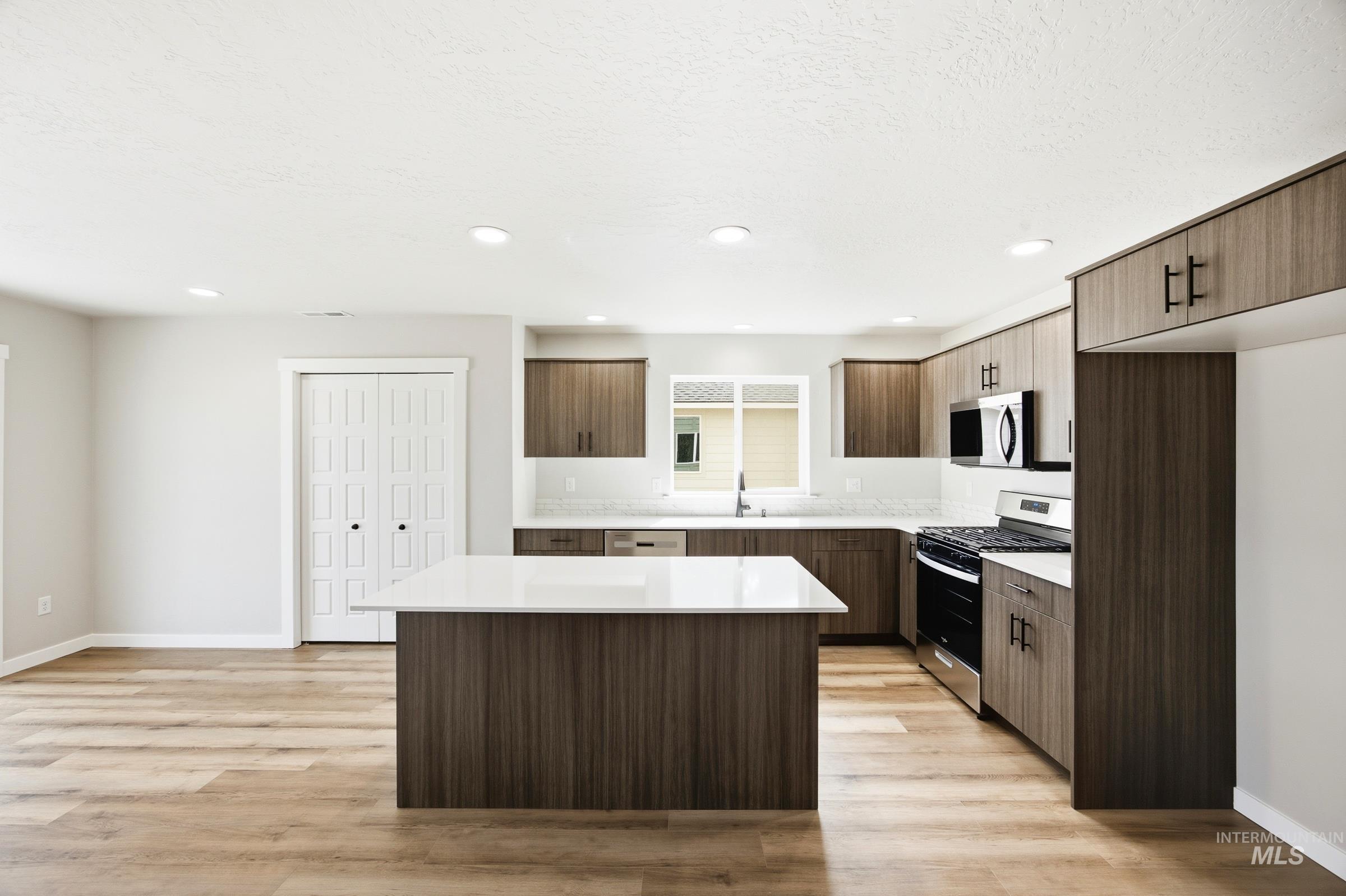 8358 E Cool River Lp, Nampa, Idaho 83687, 5 Bedrooms, 3 Bathrooms, Residential For Sale, Price $524,990,MLS 98989863