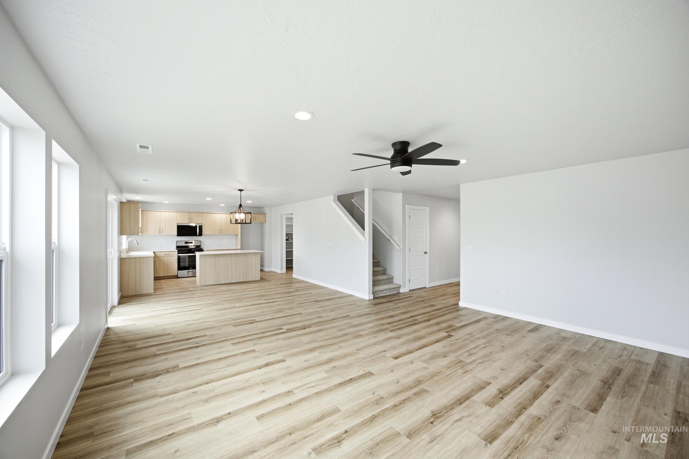 8370 E Cool River Lp, Nampa, Idaho 83687, 5 Bedrooms, 3 Bathrooms, Residential For Sale, Price $539,990,MLS 98989865