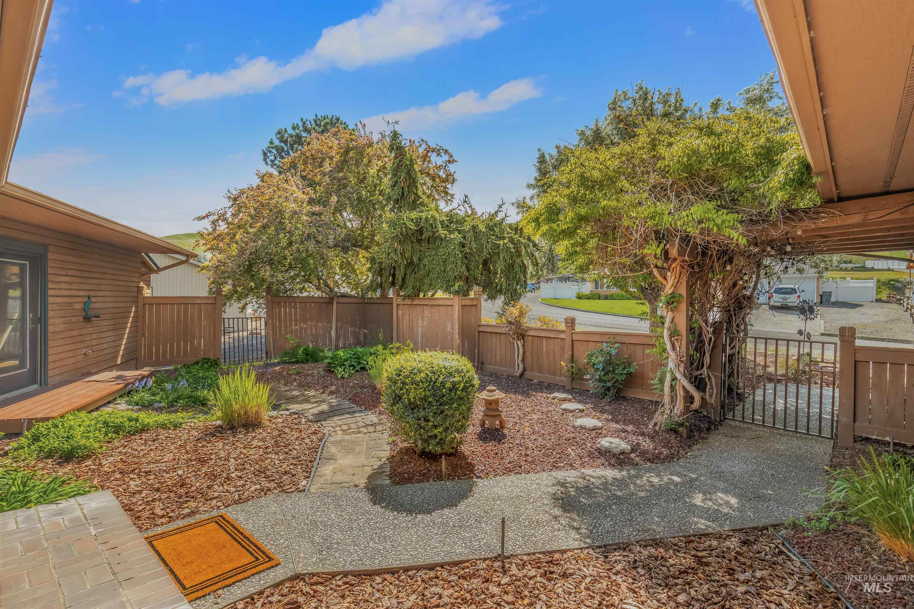 3433 Skyline Dr, Clarkston, Washington 99403, 4 Bedrooms, 3 Bathrooms, Residential For Sale, Price $965,000,MLS 98989871