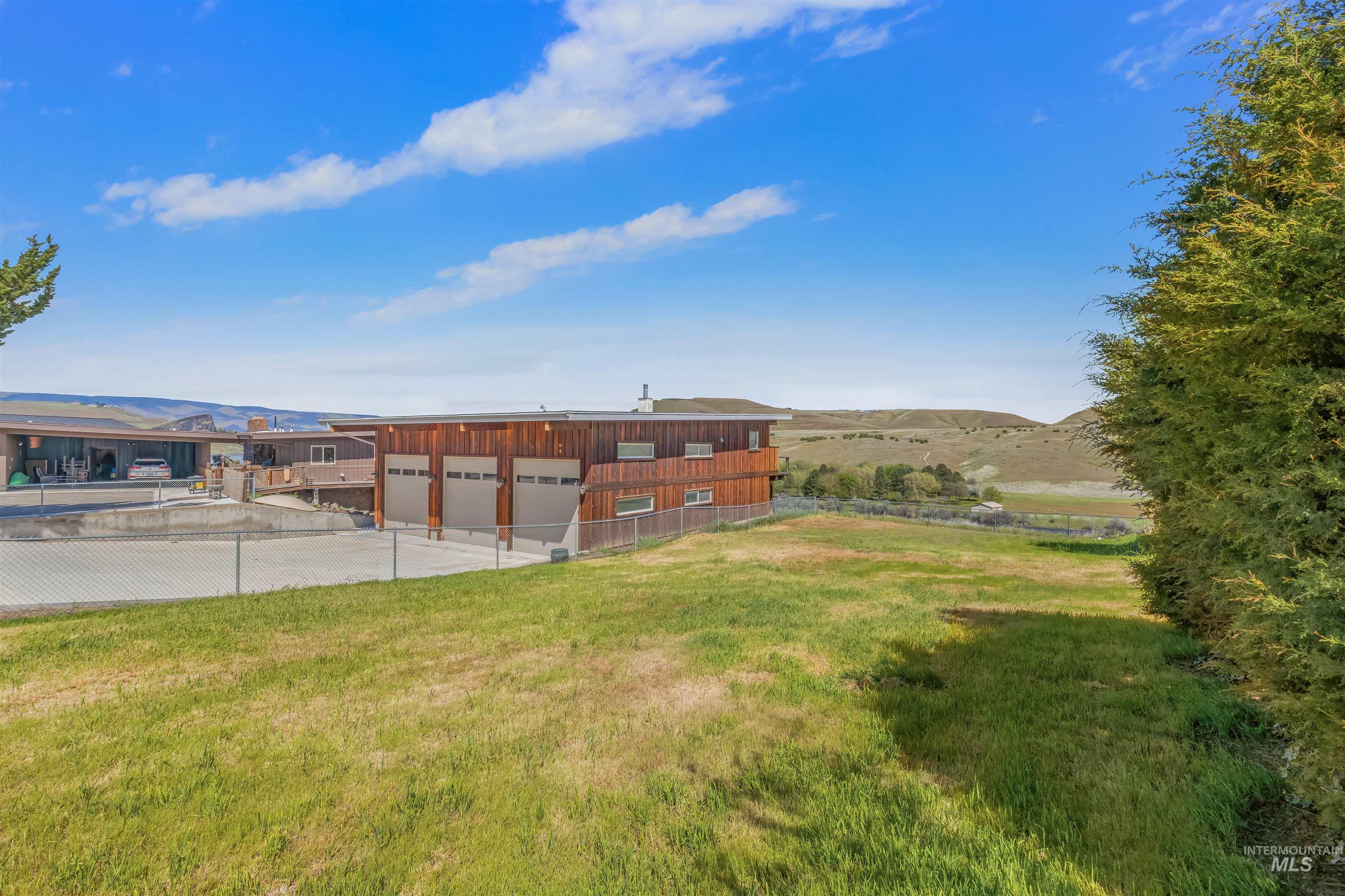 3433 Skyline Dr, Clarkston, Washington 99403, 4 Bedrooms, 3 Bathrooms, Residential For Sale, Price $965,000,MLS 98989871