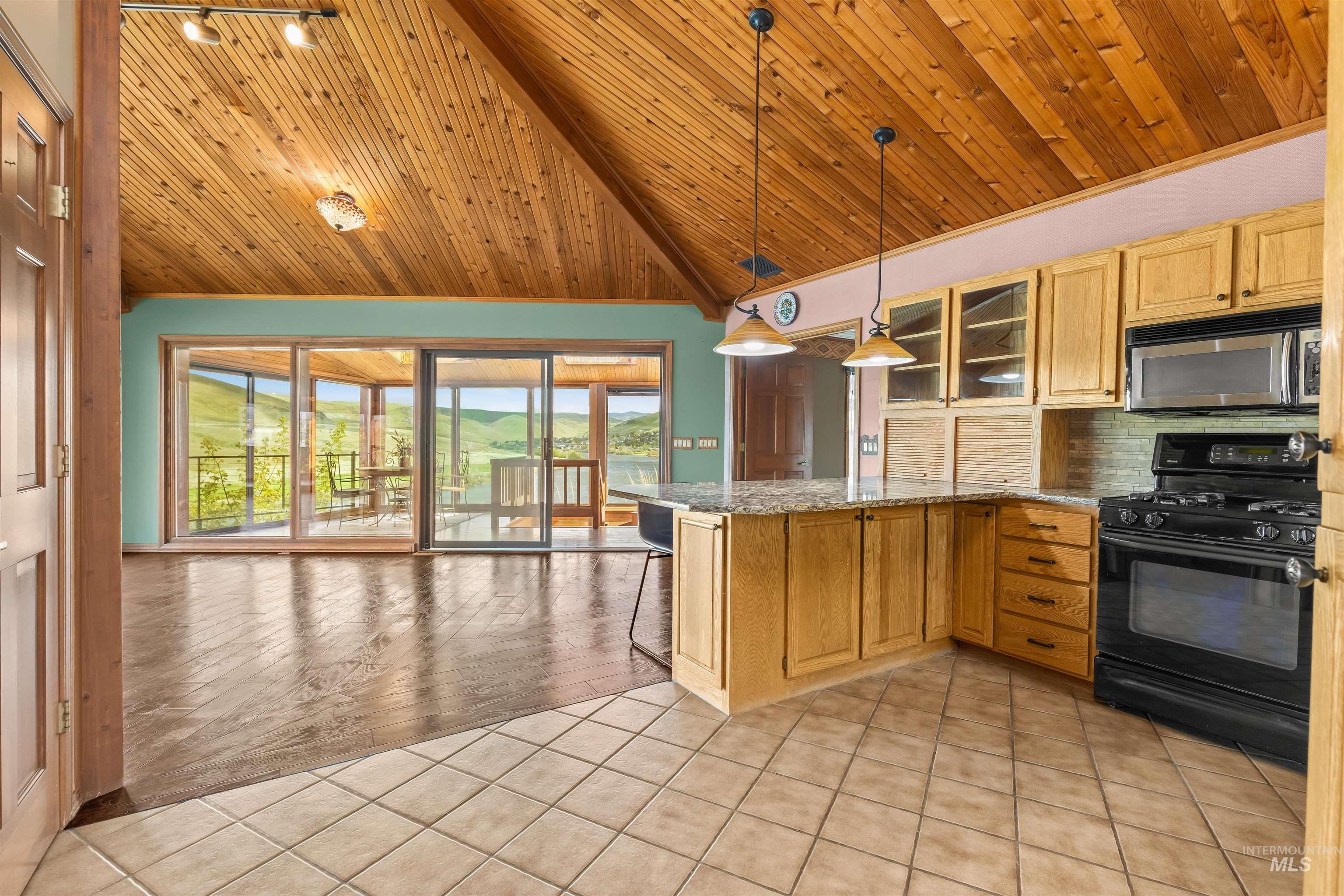 3433 Skyline Dr, Clarkston, Washington 99403, 4 Bedrooms, 3 Bathrooms, Residential For Sale, Price $965,000,MLS 98989871