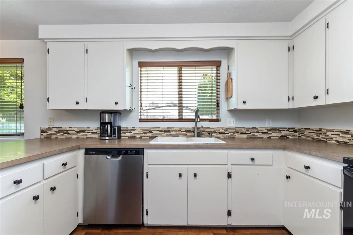 9568 W Atmore Dr., Boise, Idaho 83704, 3 Bedrooms, 2 Bathrooms, Residential For Sale, Price $449,000,MLS 98989875