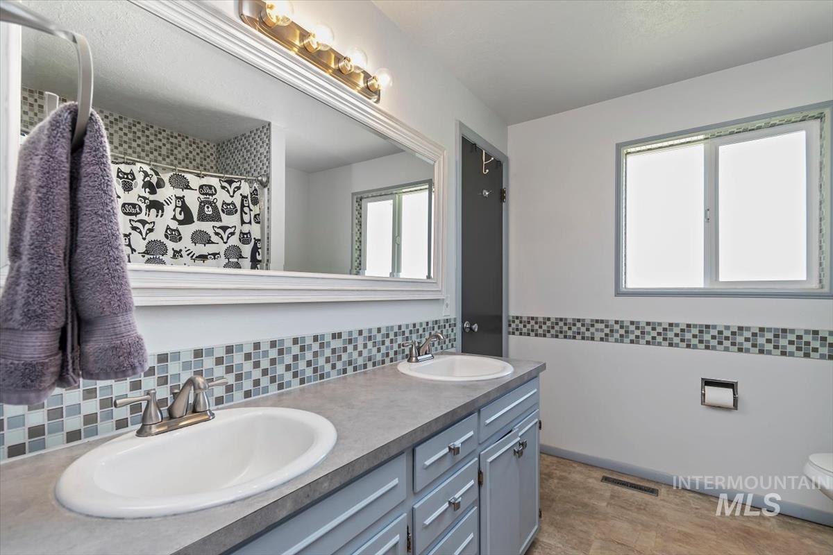 9568 W Atmore Dr., Boise, Idaho 83704, 3 Bedrooms, 2 Bathrooms, Residential For Sale, Price $449,000,MLS 98989875