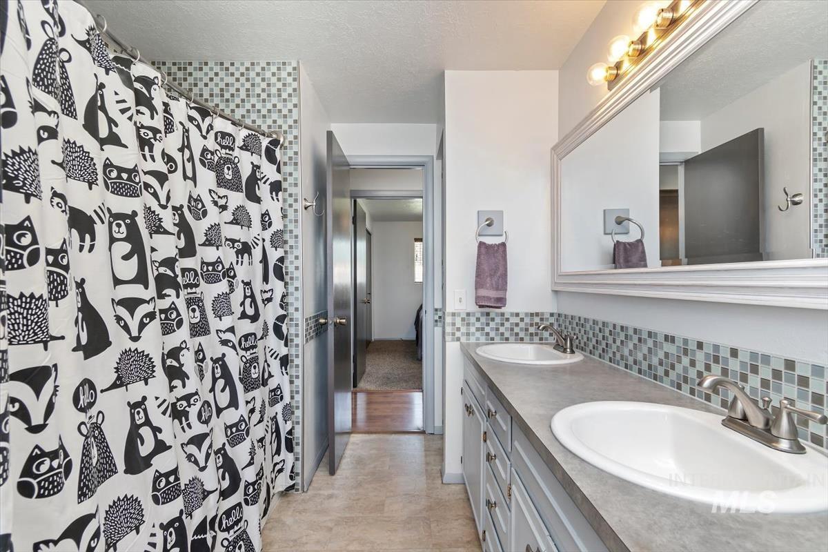 9568 W Atmore Dr., Boise, Idaho 83704, 3 Bedrooms, 2 Bathrooms, Residential For Sale, Price $449,000,MLS 98989875