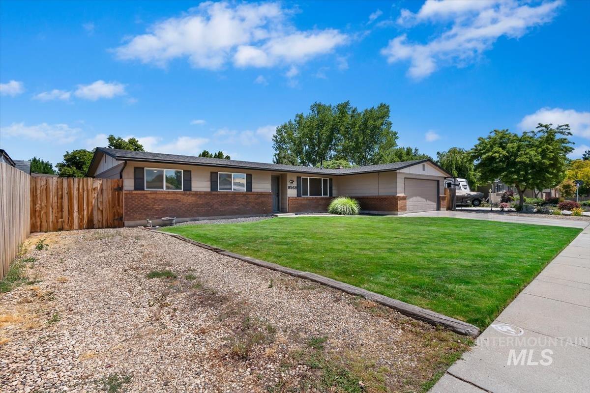 9568 W Atmore Dr., Boise, Idaho 83704, 3 Bedrooms, 2 Bathrooms, Residential For Sale, Price $449,000,MLS 98989875