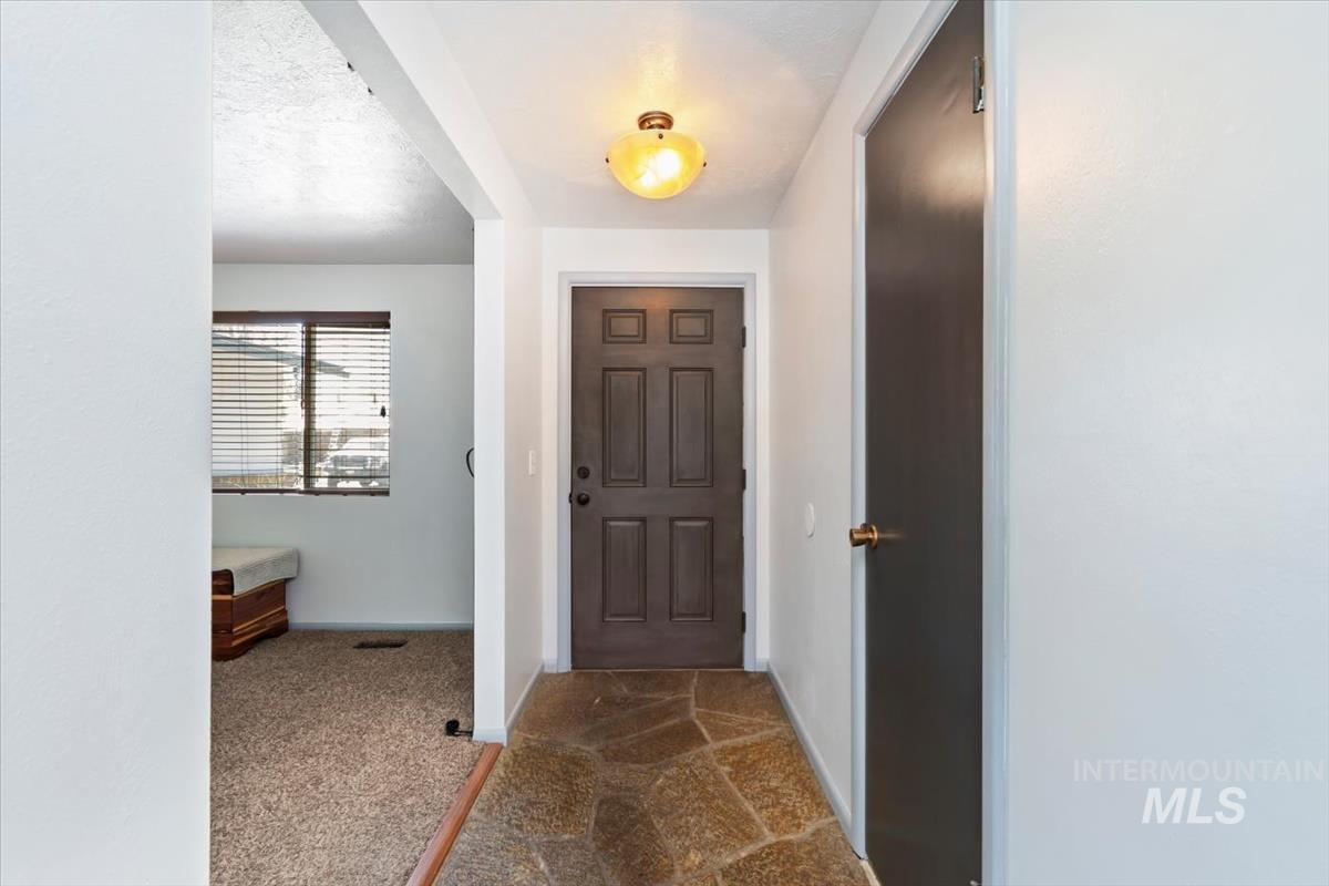 9568 W Atmore Dr., Boise, Idaho 83704, 3 Bedrooms, 2 Bathrooms, Residential For Sale, Price $449,000,MLS 98989875