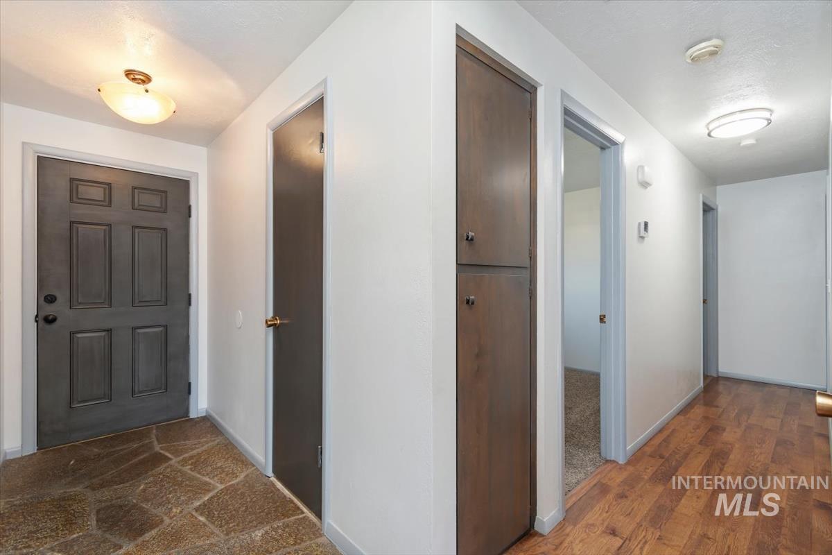 9568 W Atmore Dr., Boise, Idaho 83704, 3 Bedrooms, 2 Bathrooms, Residential For Sale, Price $449,000,MLS 98989875