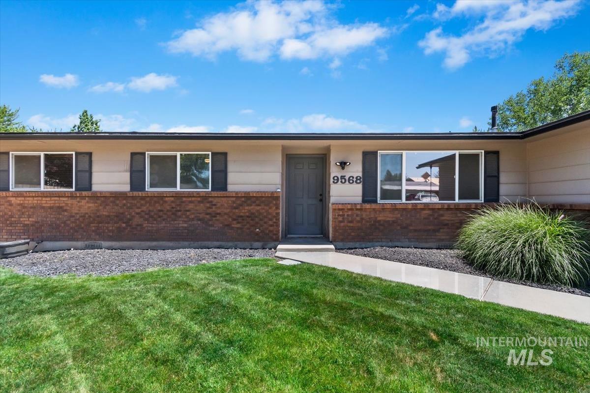 9568 W Atmore Dr., Boise, Idaho 83704, 3 Bedrooms, 2 Bathrooms, Residential For Sale, Price $449,000,MLS 98989875