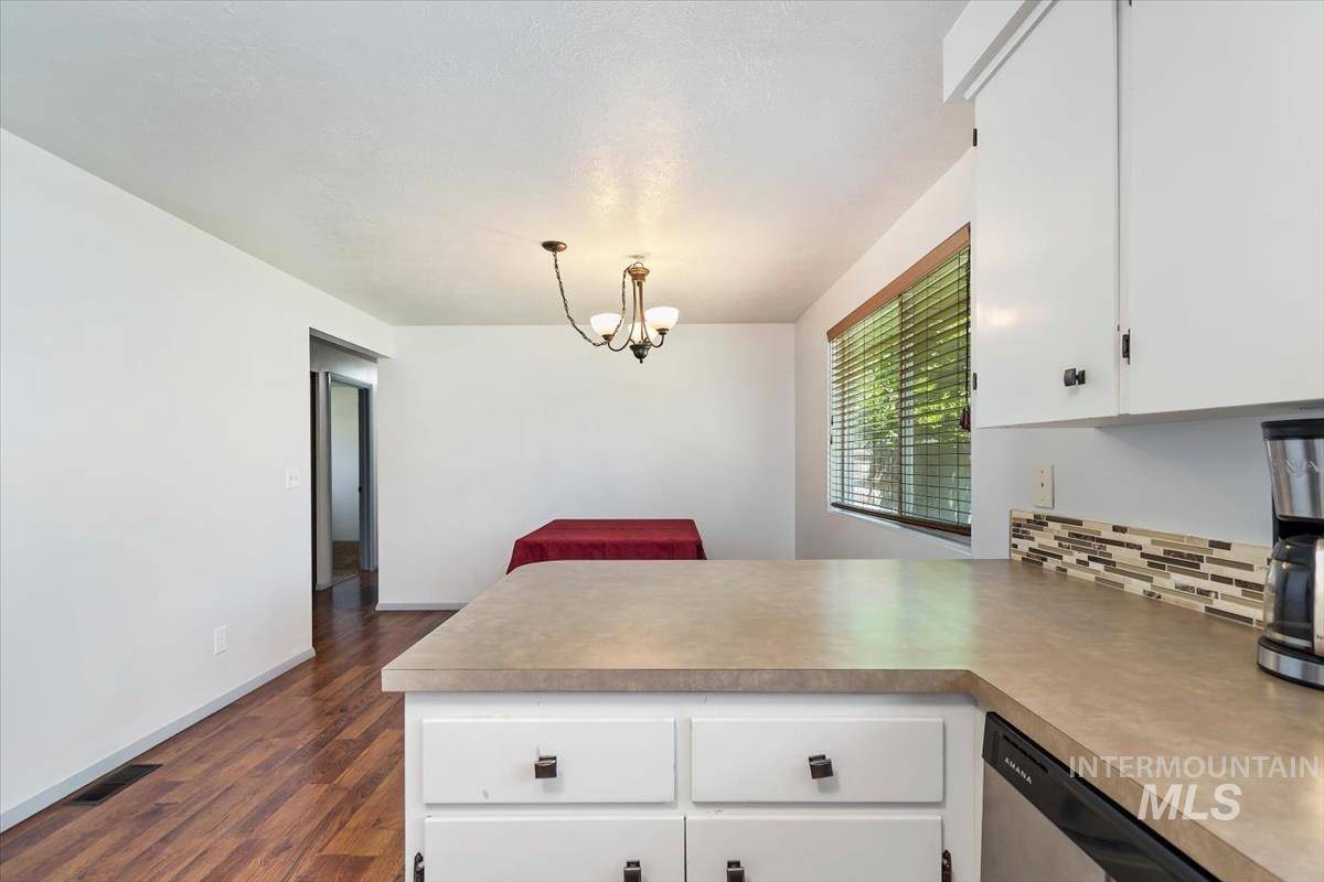 9568 W Atmore Dr., Boise, Idaho 83704, 3 Bedrooms, 2 Bathrooms, Residential For Sale, Price $449,000,MLS 98989875