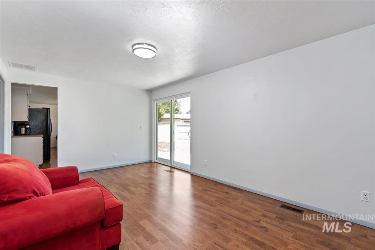 9568 W Atmore Dr., Boise, Idaho 83704, 3 Bedrooms, 2 Bathrooms, Residential For Sale, Price $449,000,MLS 98989875