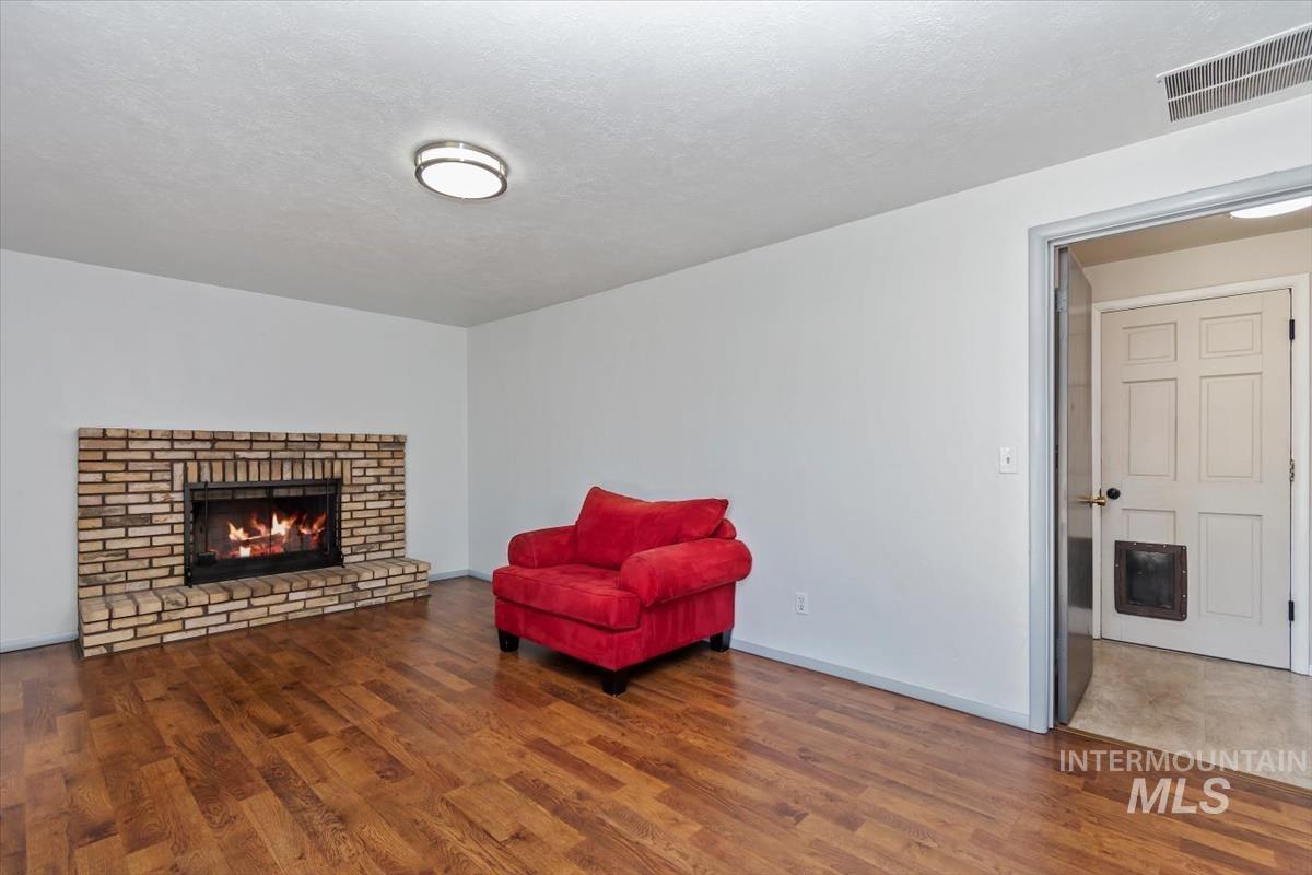 9568 W Atmore Dr., Boise, Idaho 83704, 3 Bedrooms, 2 Bathrooms, Residential For Sale, Price $449,000,MLS 98989875