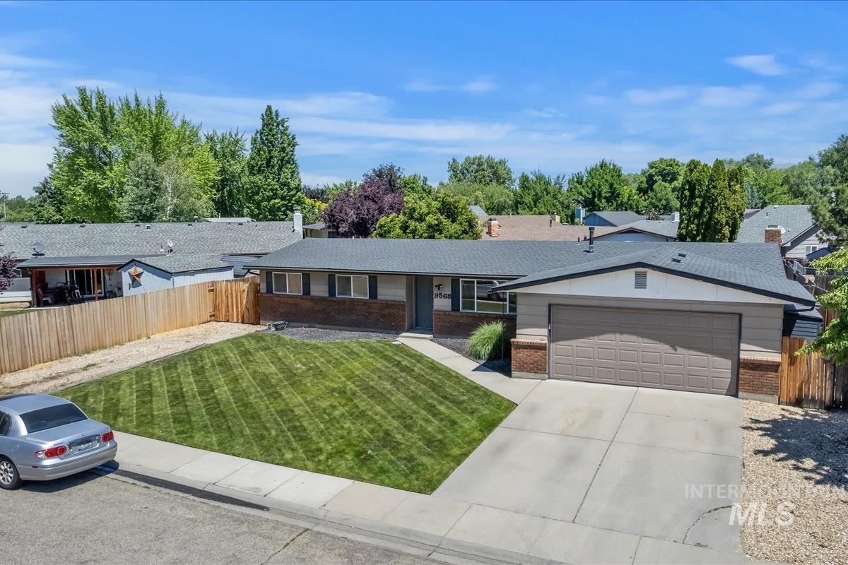 9568 W Atmore Dr., Boise, Idaho 83704, 3 Bedrooms, 2 Bathrooms, Residential For Sale, Price $449,000,MLS 98989875