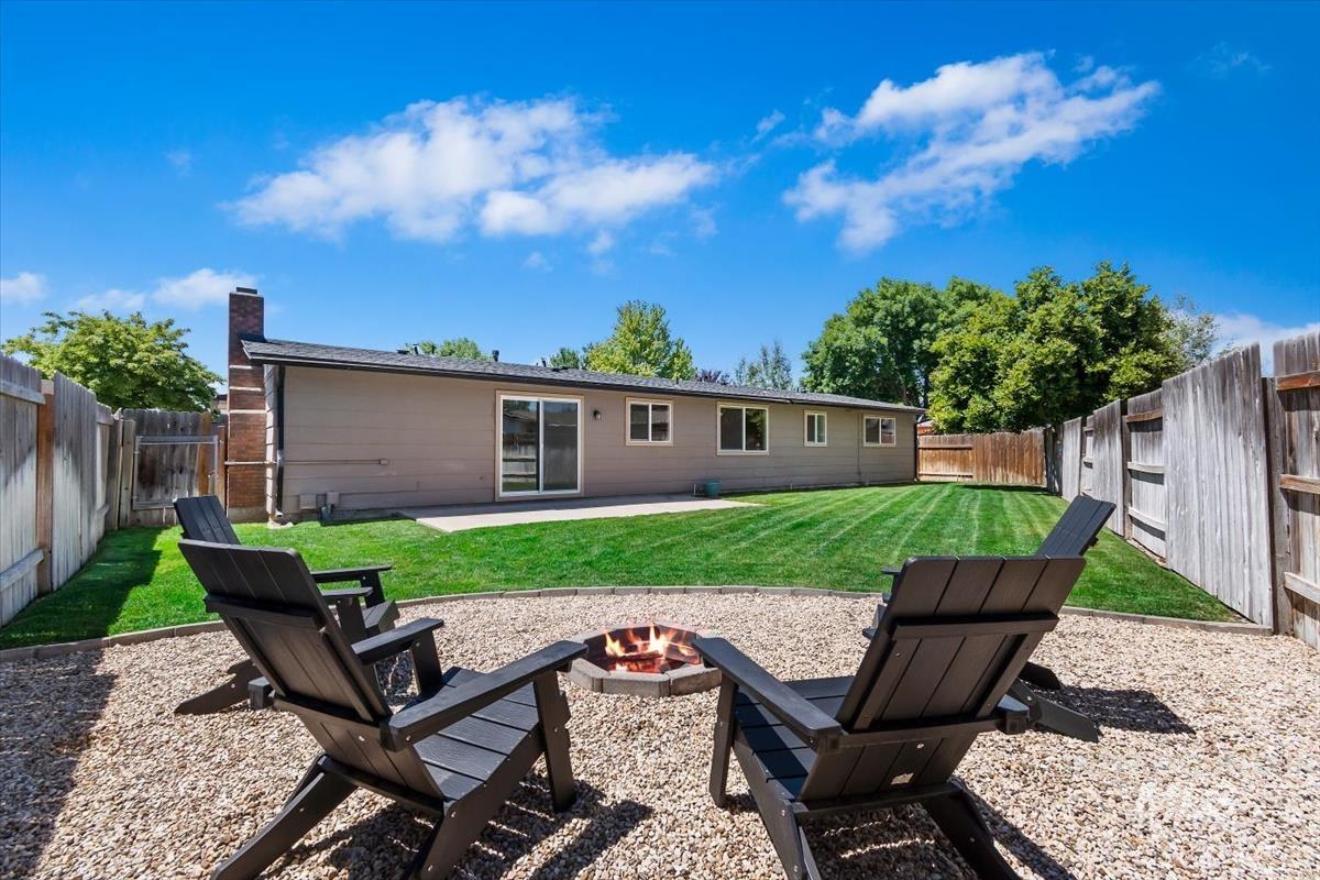 9568 W Atmore Dr., Boise, Idaho 83704, 3 Bedrooms, 2 Bathrooms, Residential For Sale, Price $449,000,MLS 98989875