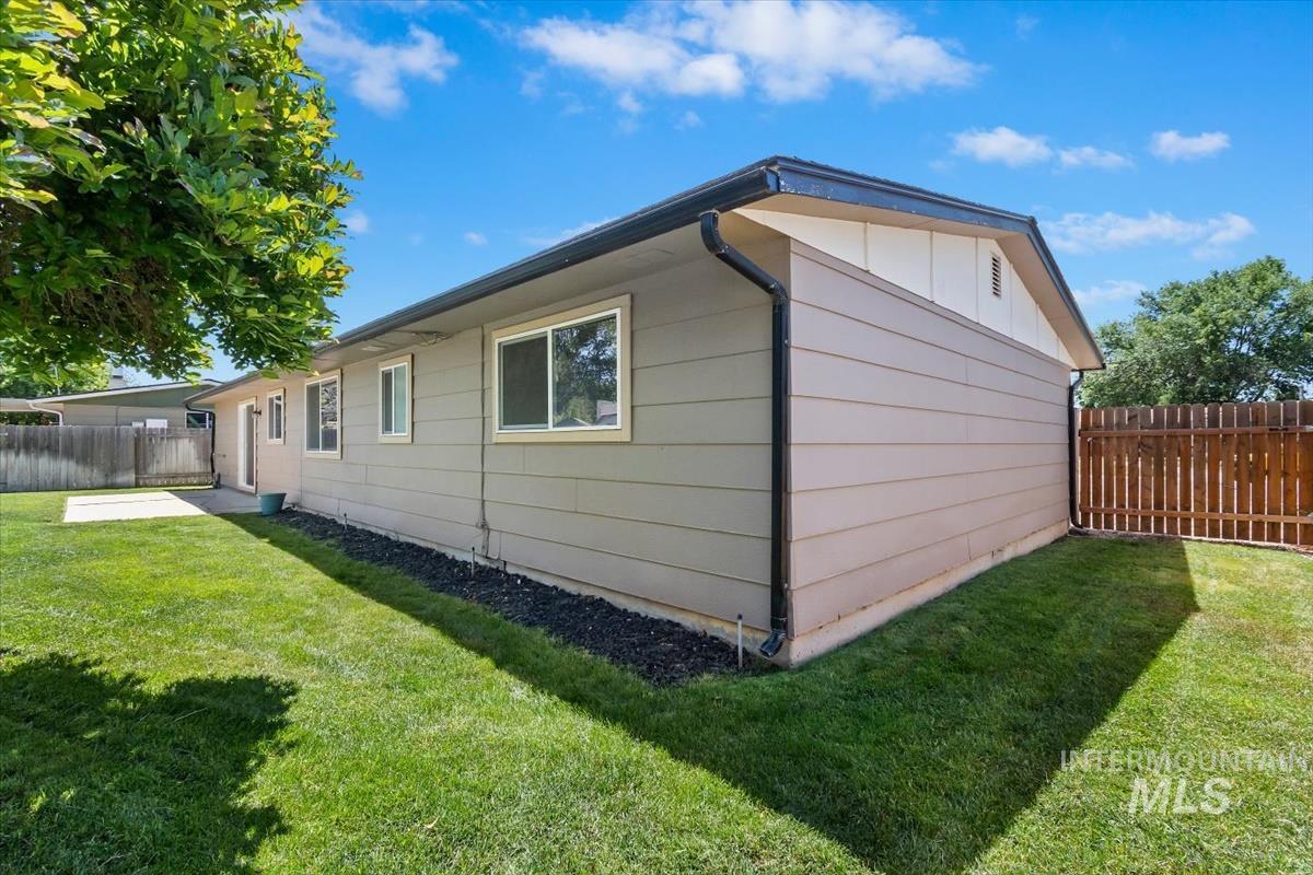 9568 W Atmore Dr., Boise, Idaho 83704, 3 Bedrooms, 2 Bathrooms, Residential For Sale, Price $449,000,MLS 98989875