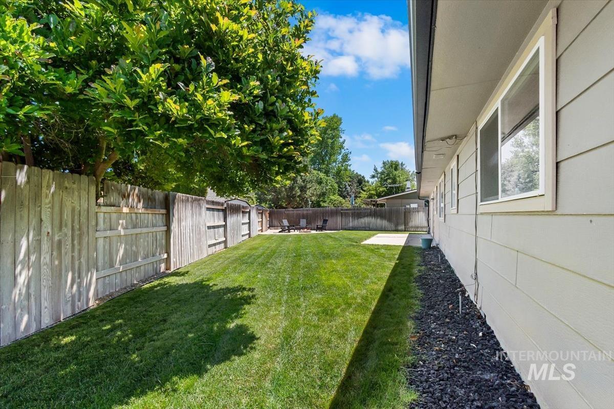 9568 W Atmore Dr., Boise, Idaho 83704, 3 Bedrooms, 2 Bathrooms, Residential For Sale, Price $449,000,MLS 98989875