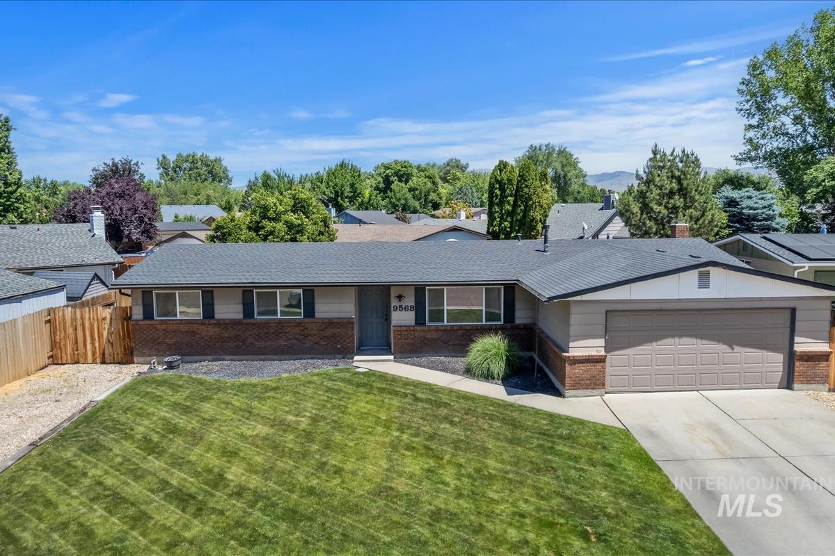 9568 W Atmore Dr., Boise, Idaho 83704, 3 Bedrooms, 2 Bathrooms, Residential For Sale, Price $449,000,MLS 98989875